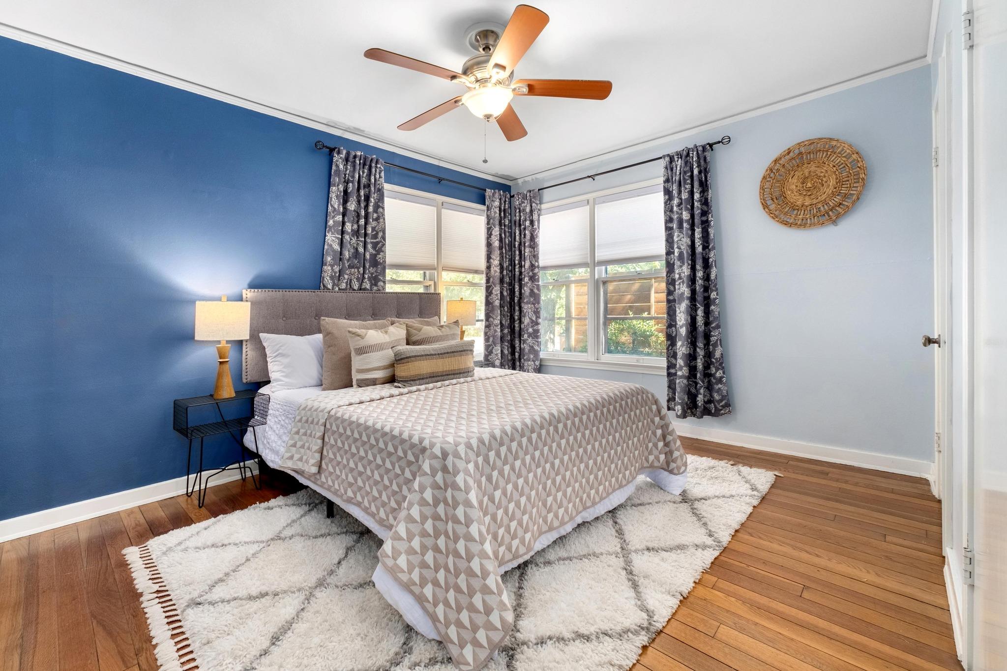 1027 E 43rd St Property Photo 20