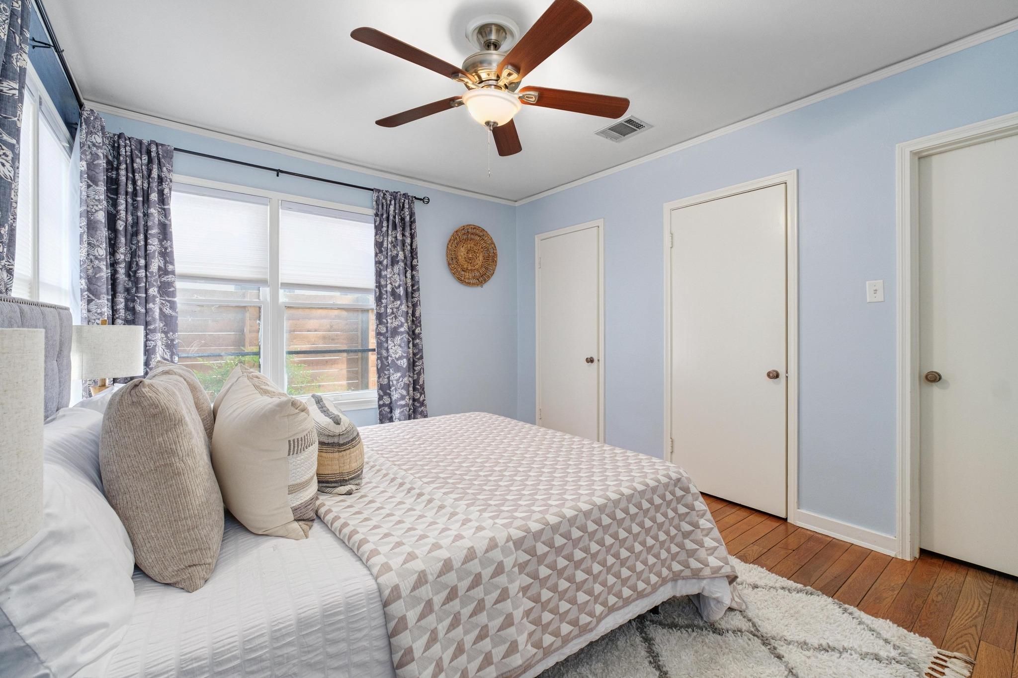 1027 E 43rd St Property Photo 22