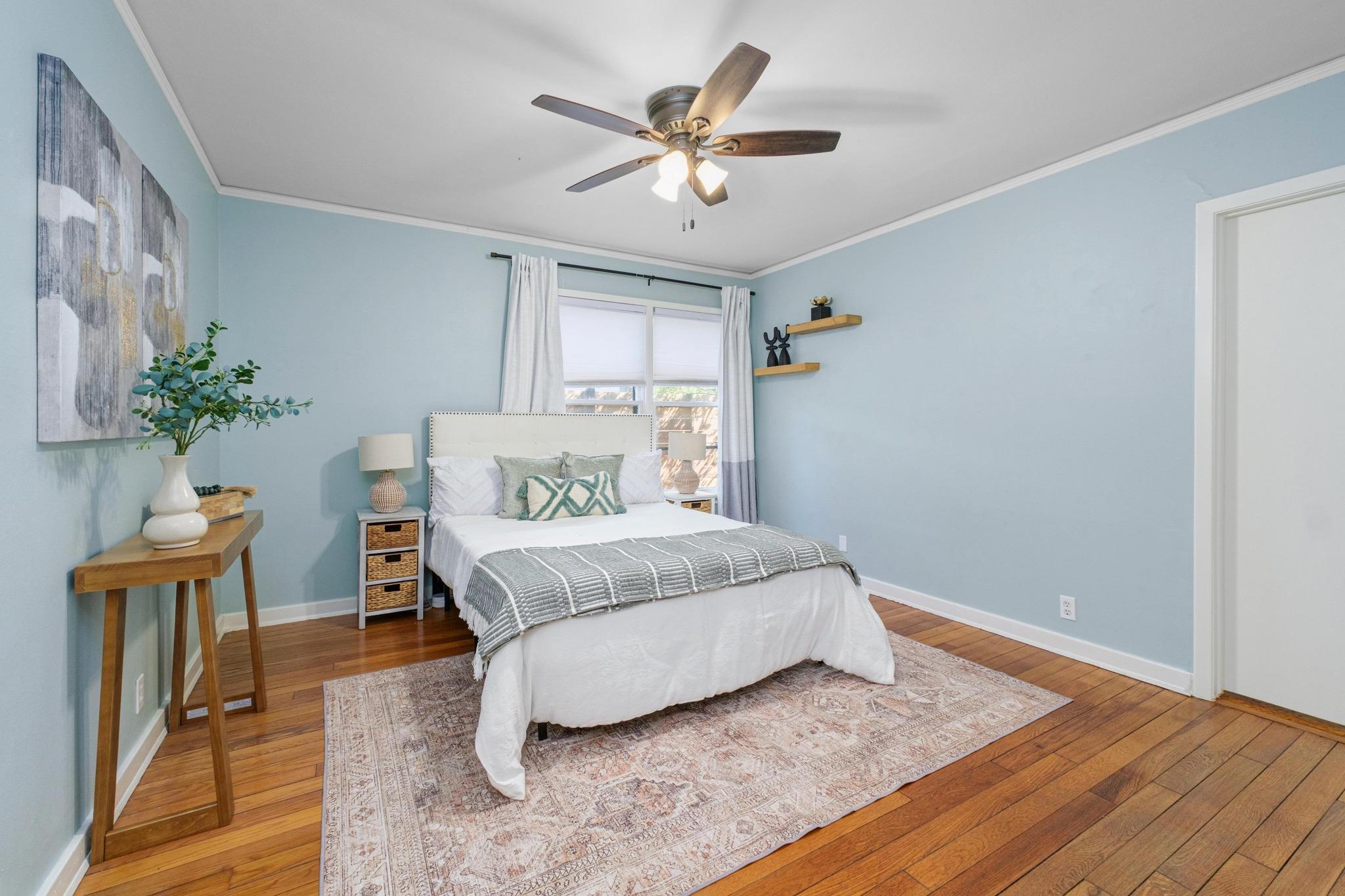 1027 E 43rd St Property Photo 27