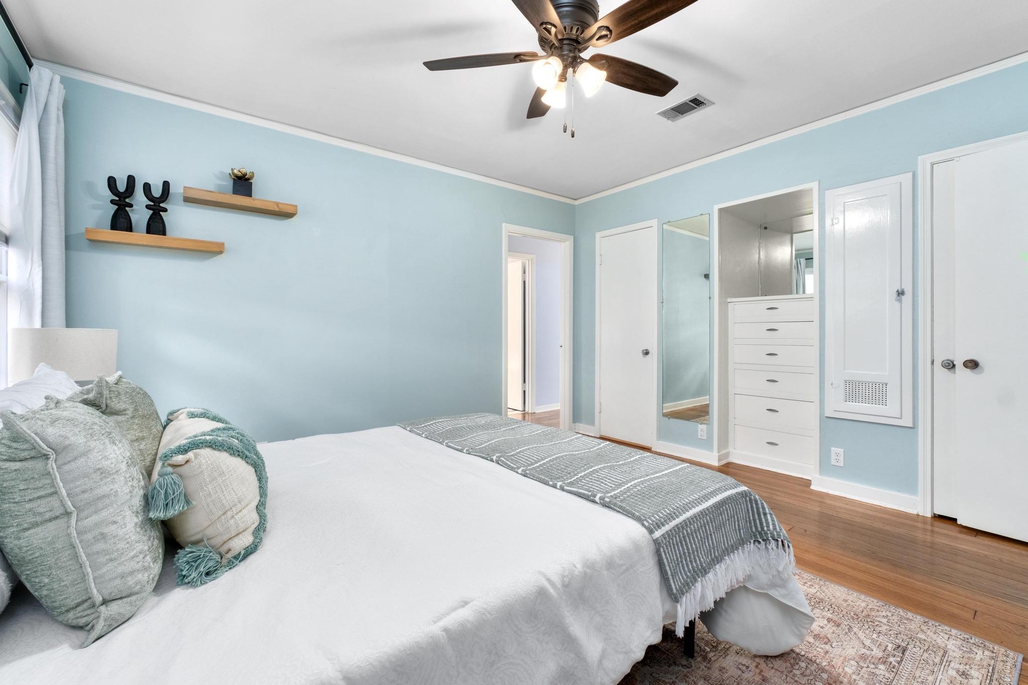 1027 E 43rd St Property Photo 28