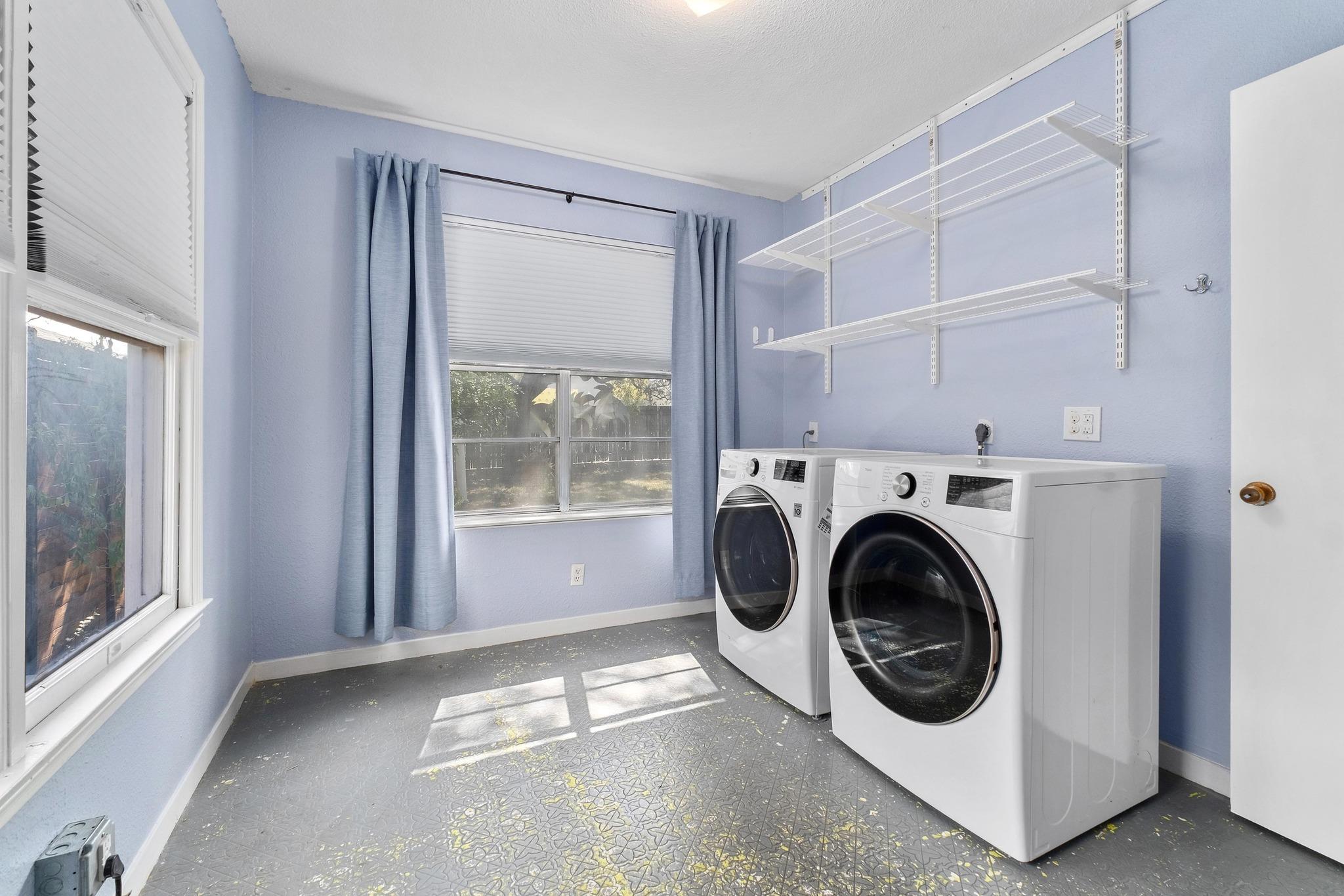 1027 E 43rd St Property Photo 31