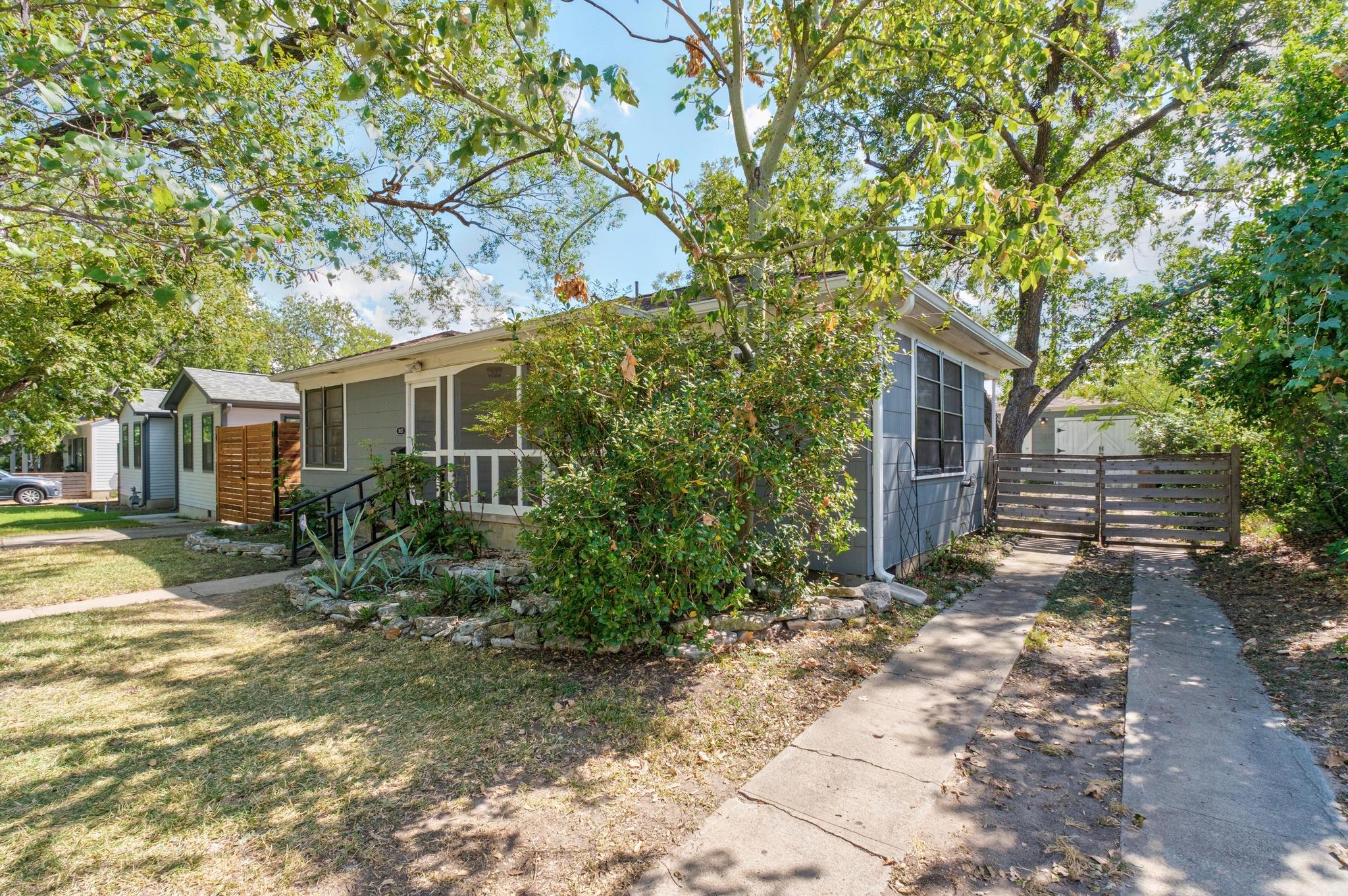 1027 E 43rd St Property Photo 32