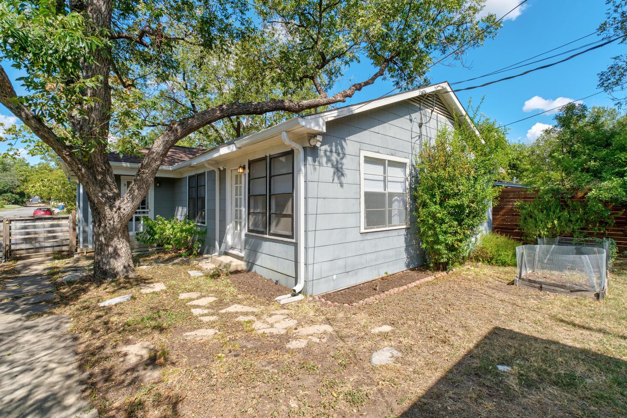 1027 E 43rd St Property Photo 36