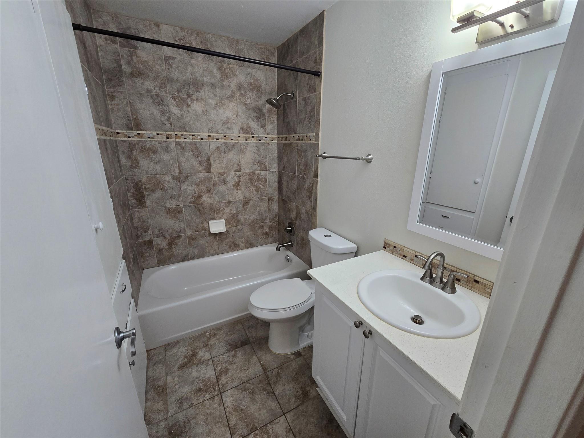 500 E Riverside Dr #229 Property Photo 14