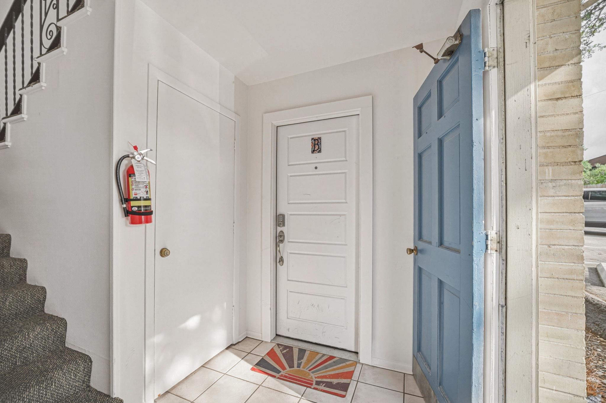 5332 Balcones Dr #b Property Photo 3