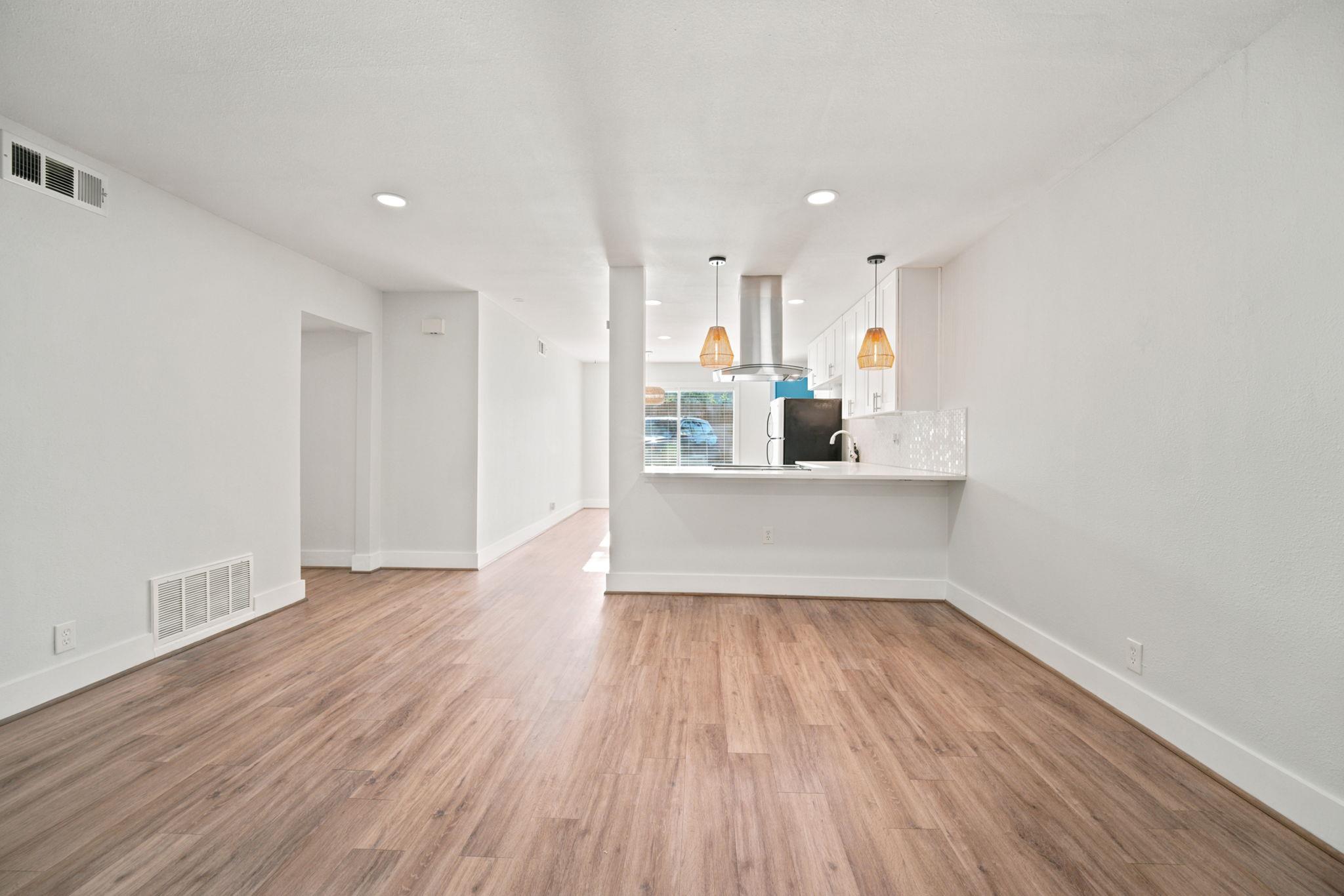 5332 Balcones Dr #b Property Photo 5