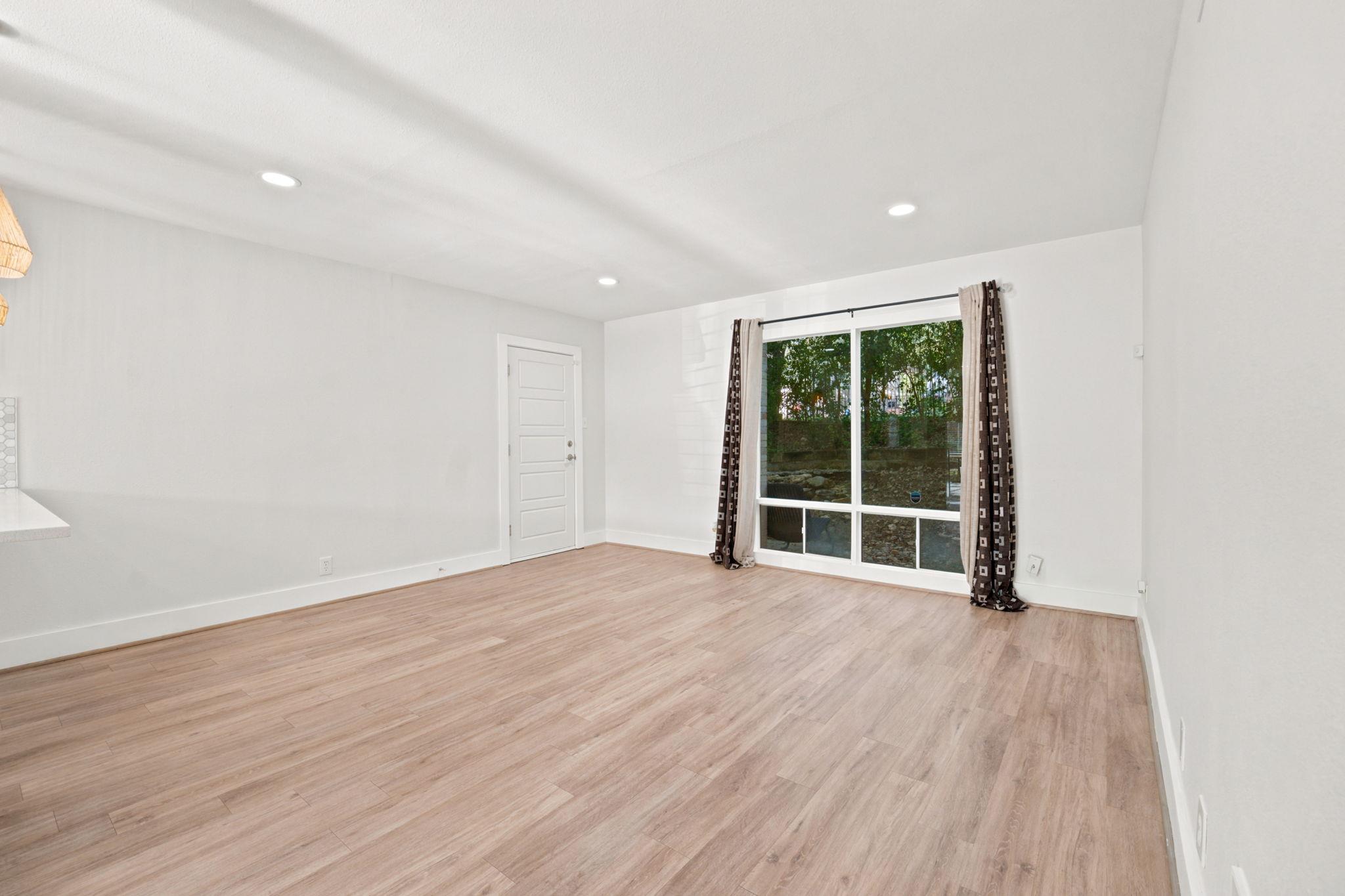 5332 Balcones Dr #b Property Photo 7