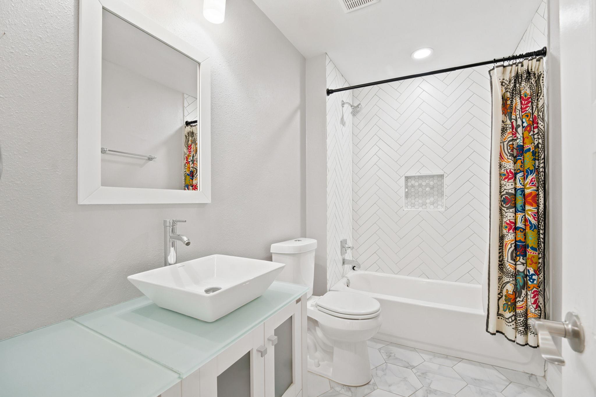 5332 Balcones Dr #b Property Photo 12