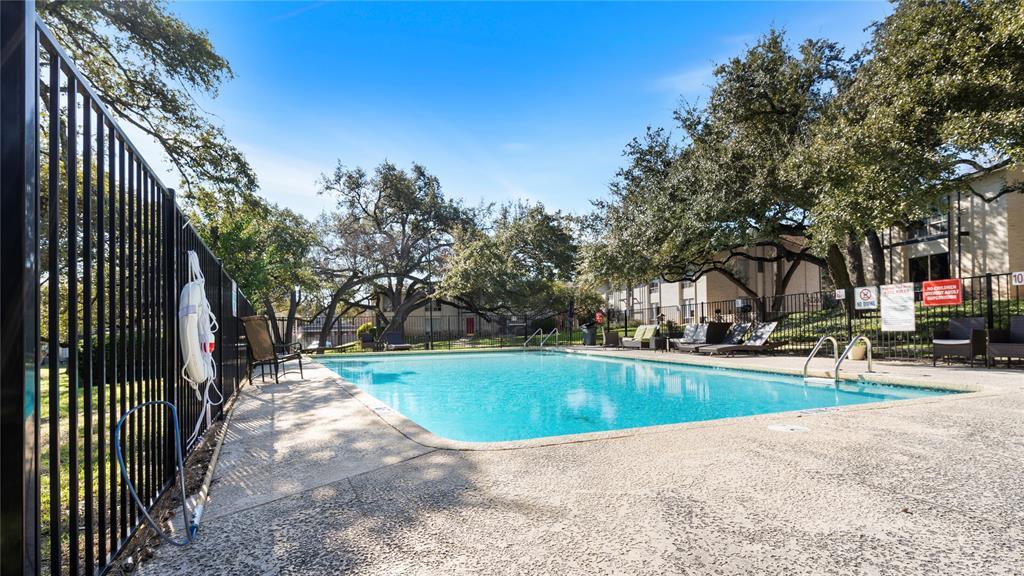 5332 Balcones Dr #b Property Photo 16