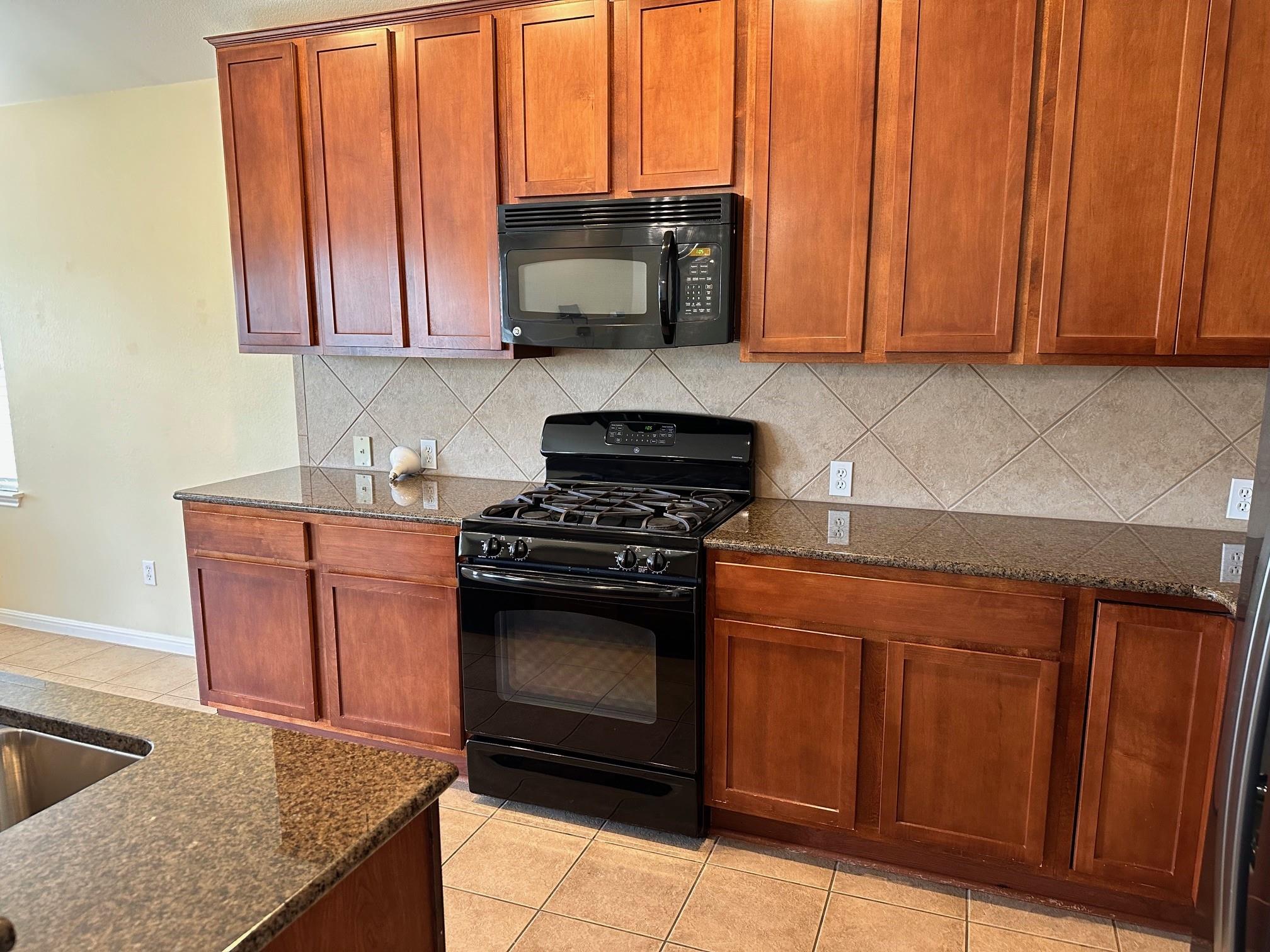 15008 Fernhill Dr Property Photo 6