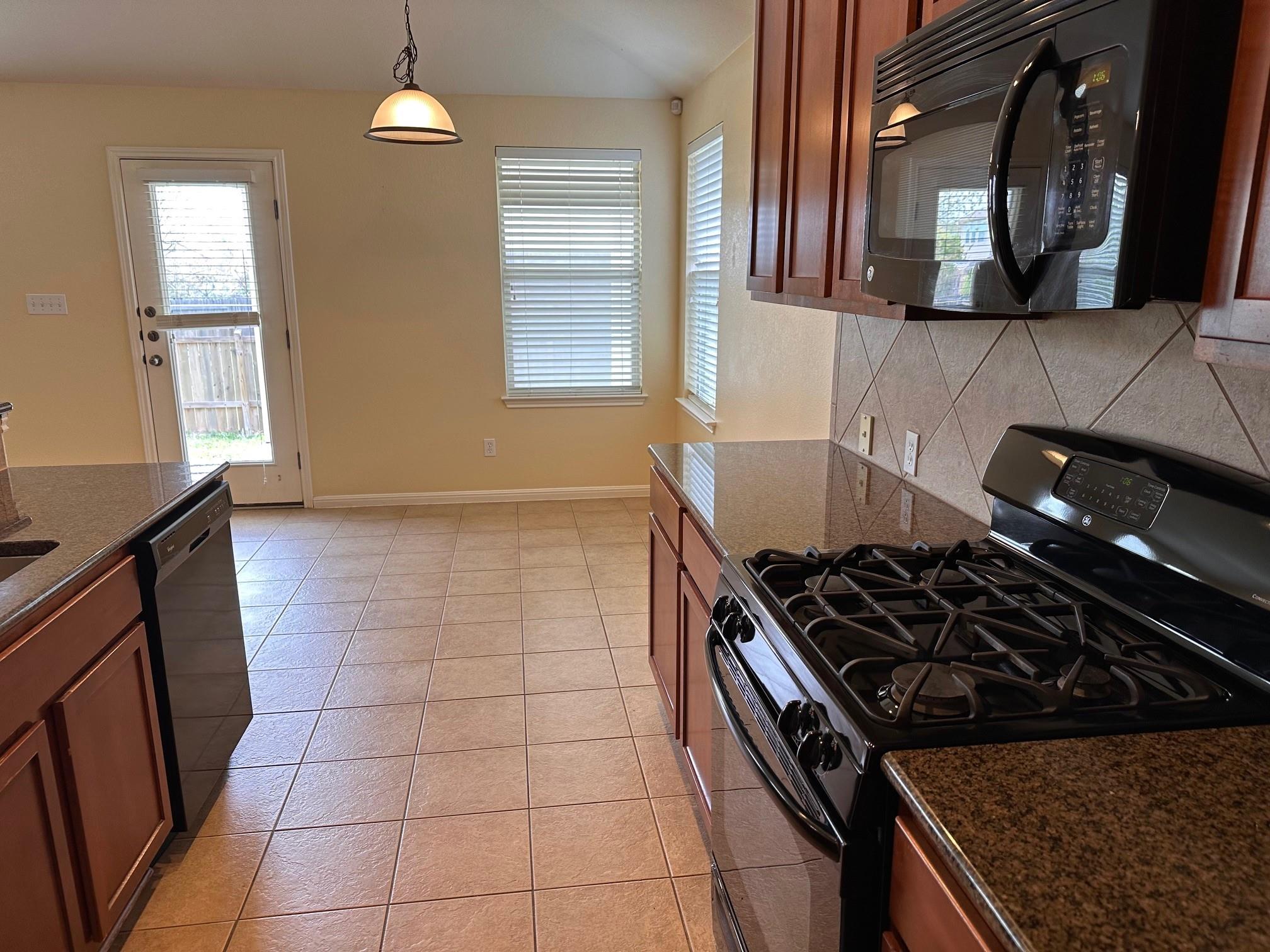 15008 Fernhill Dr Property Photo 7