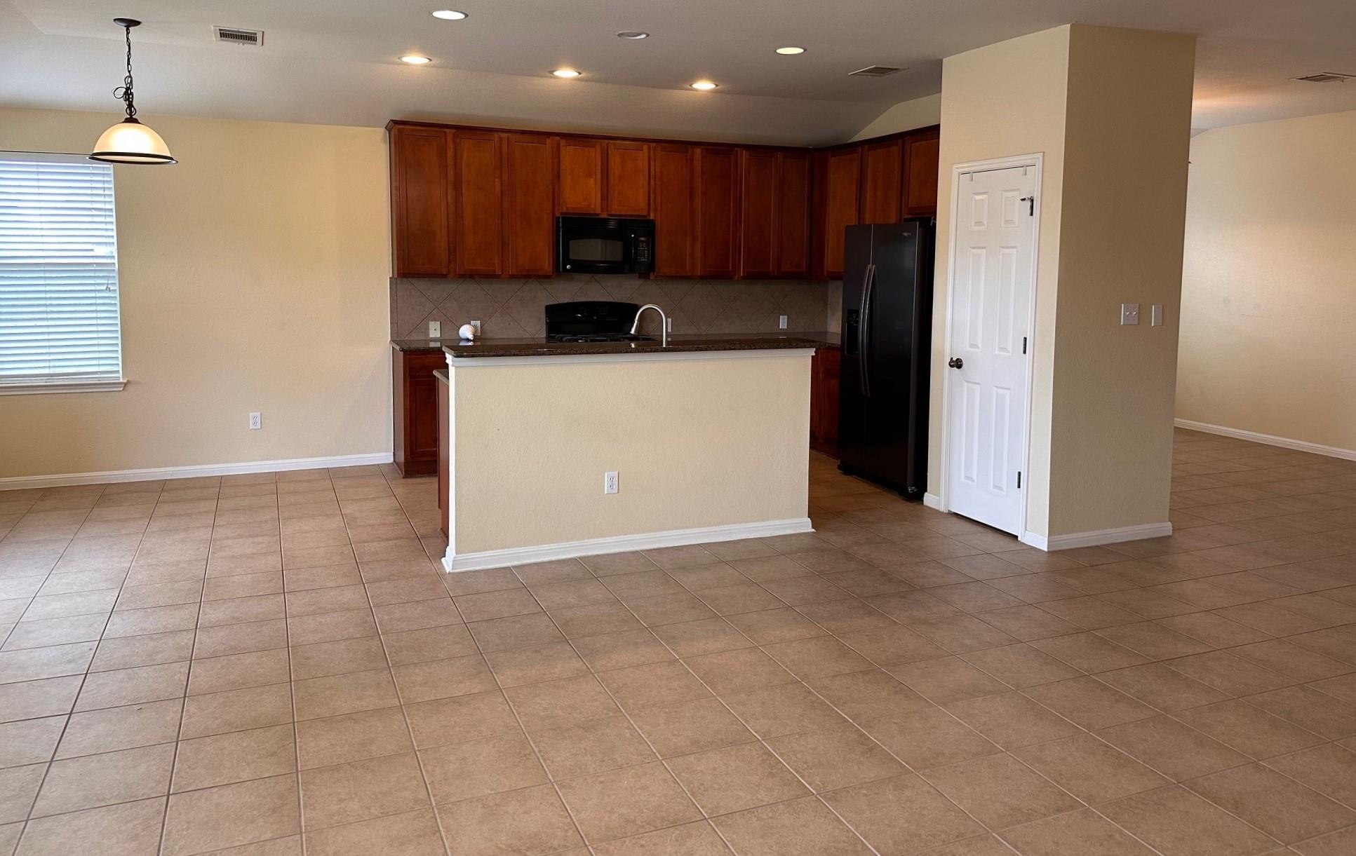 15008 Fernhill Dr Property Photo 8