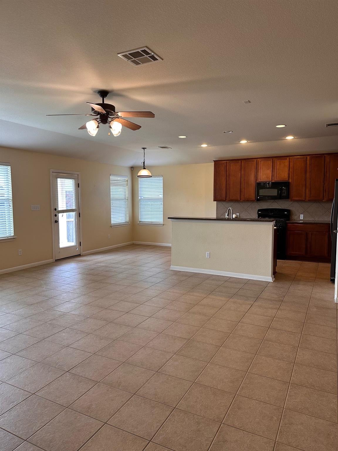 15008 Fernhill Dr Property Photo 9