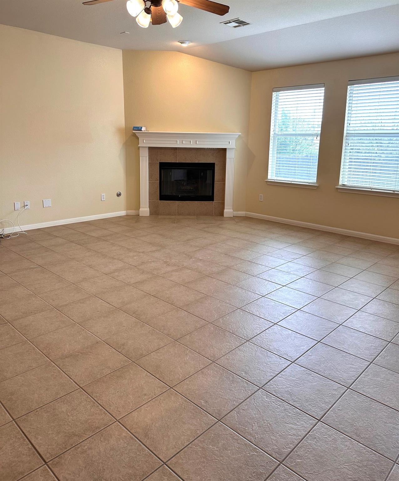 15008 Fernhill Dr Property Photo 10
