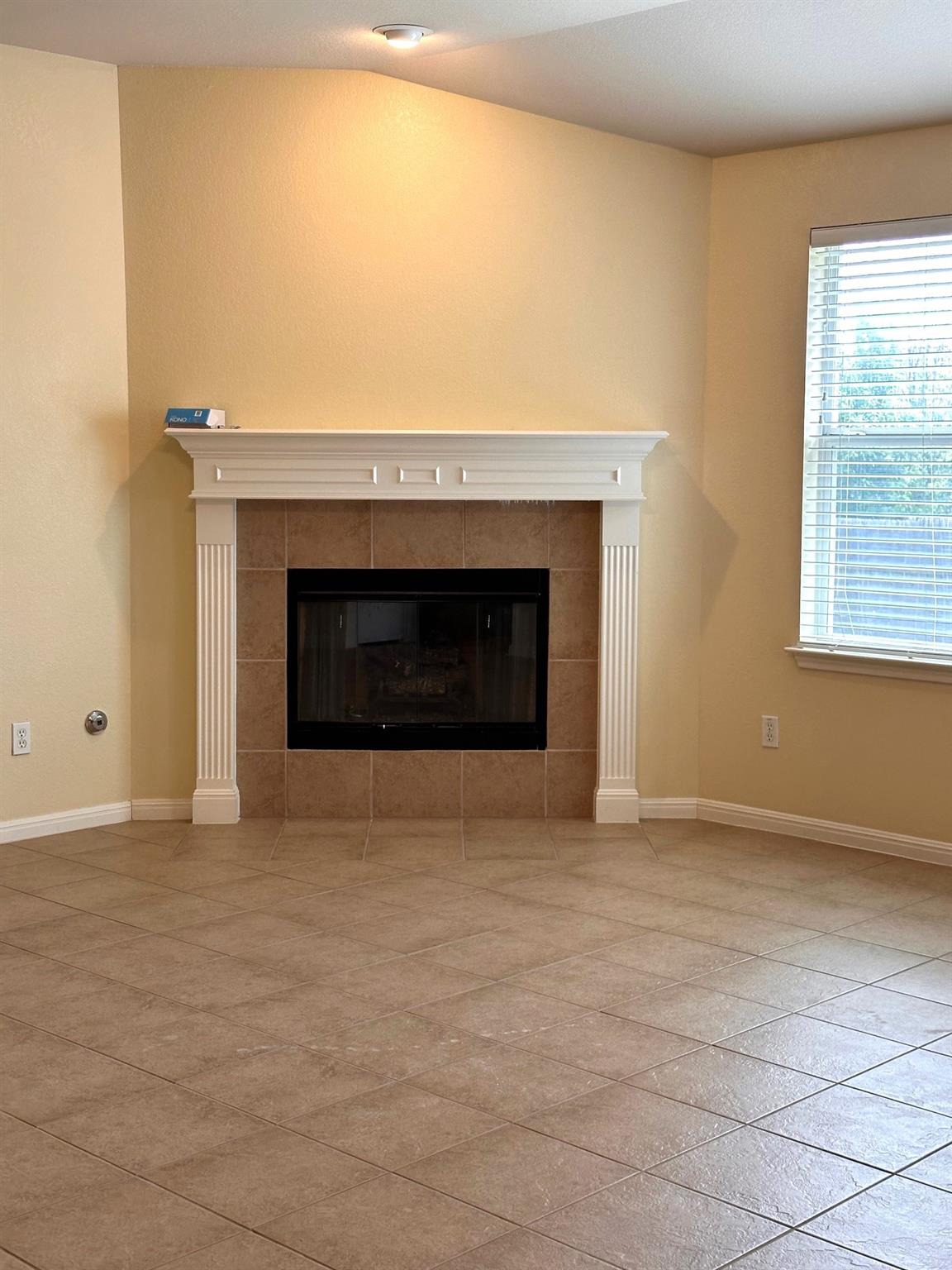 15008 Fernhill Dr Property Photo 11