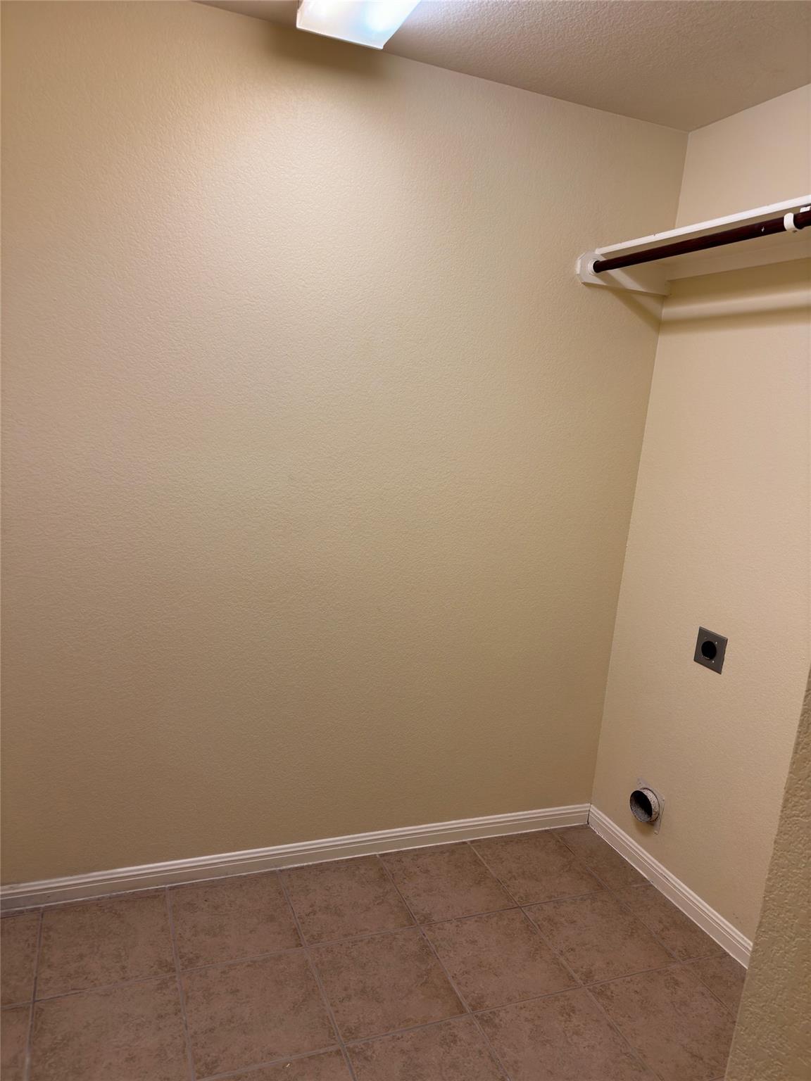 15008 Fernhill Dr Property Photo 18