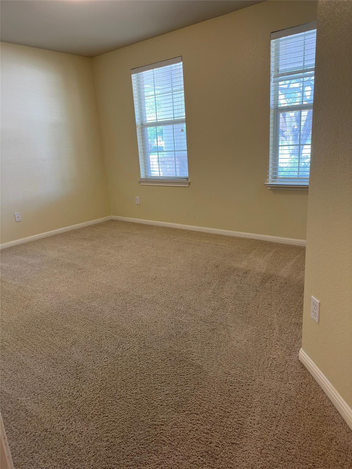 15008 Fernhill Dr Property Photo 20