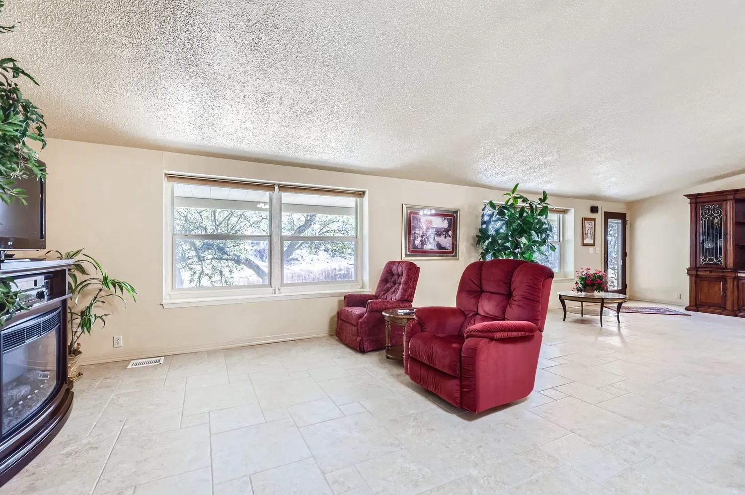 10809-10811 Lakeside Dr Property Photo 20