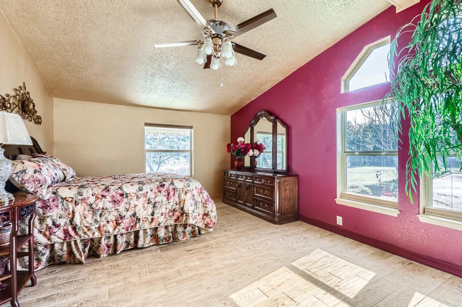 10809-10811 Lakeside Dr Property Photo 25