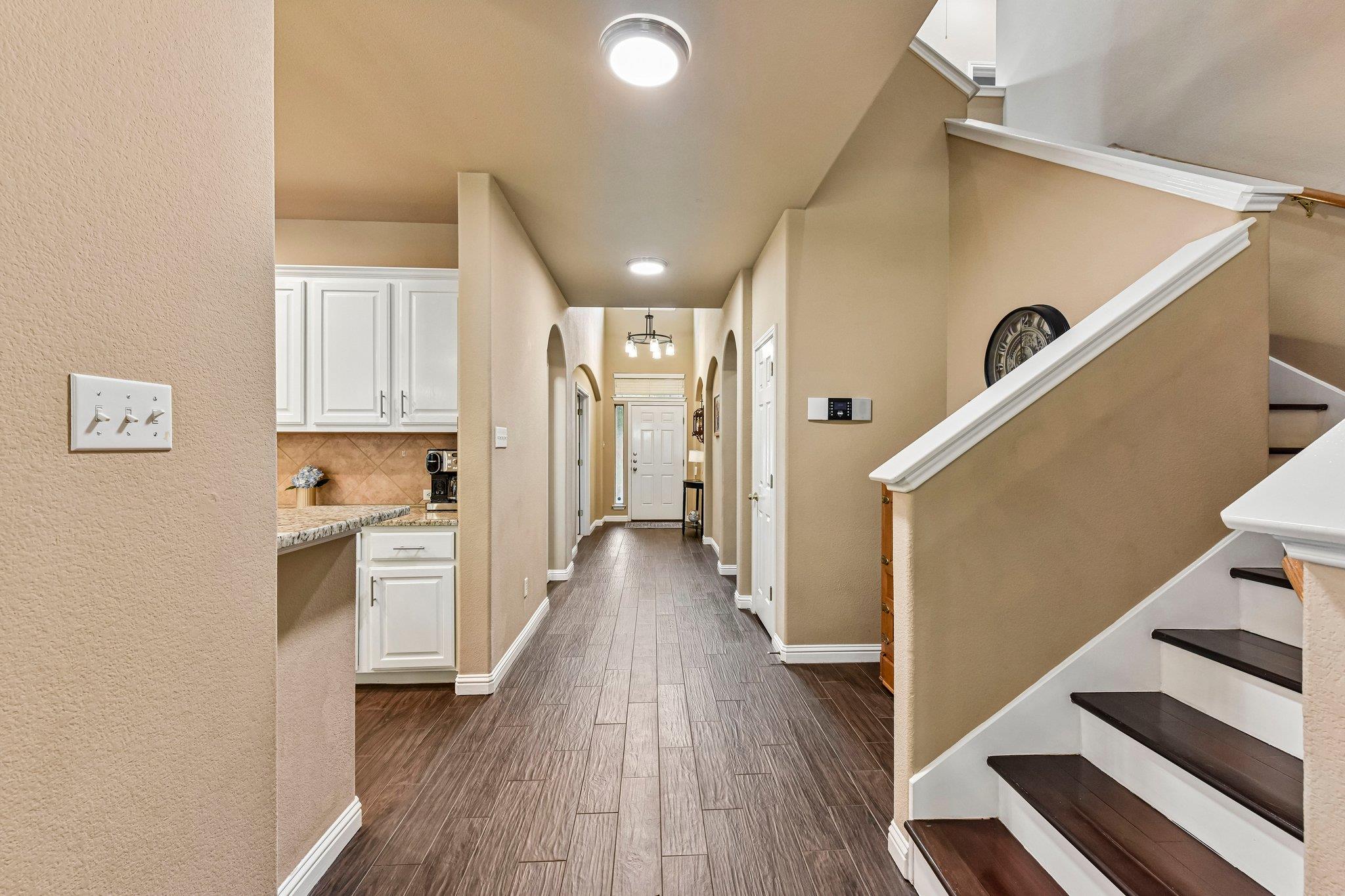 10216 Anahuac Trl Property Photo 3