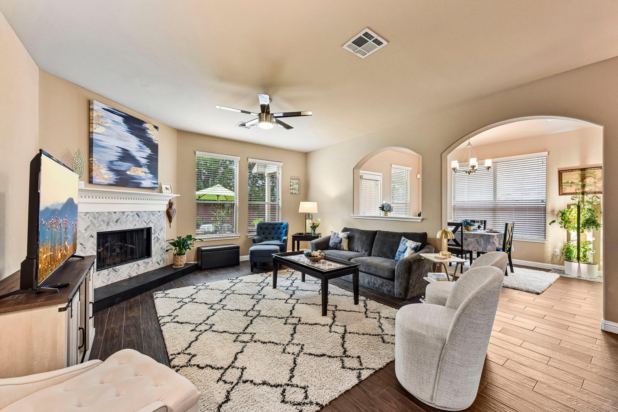 10216 Anahuac Trl Property Photo 6