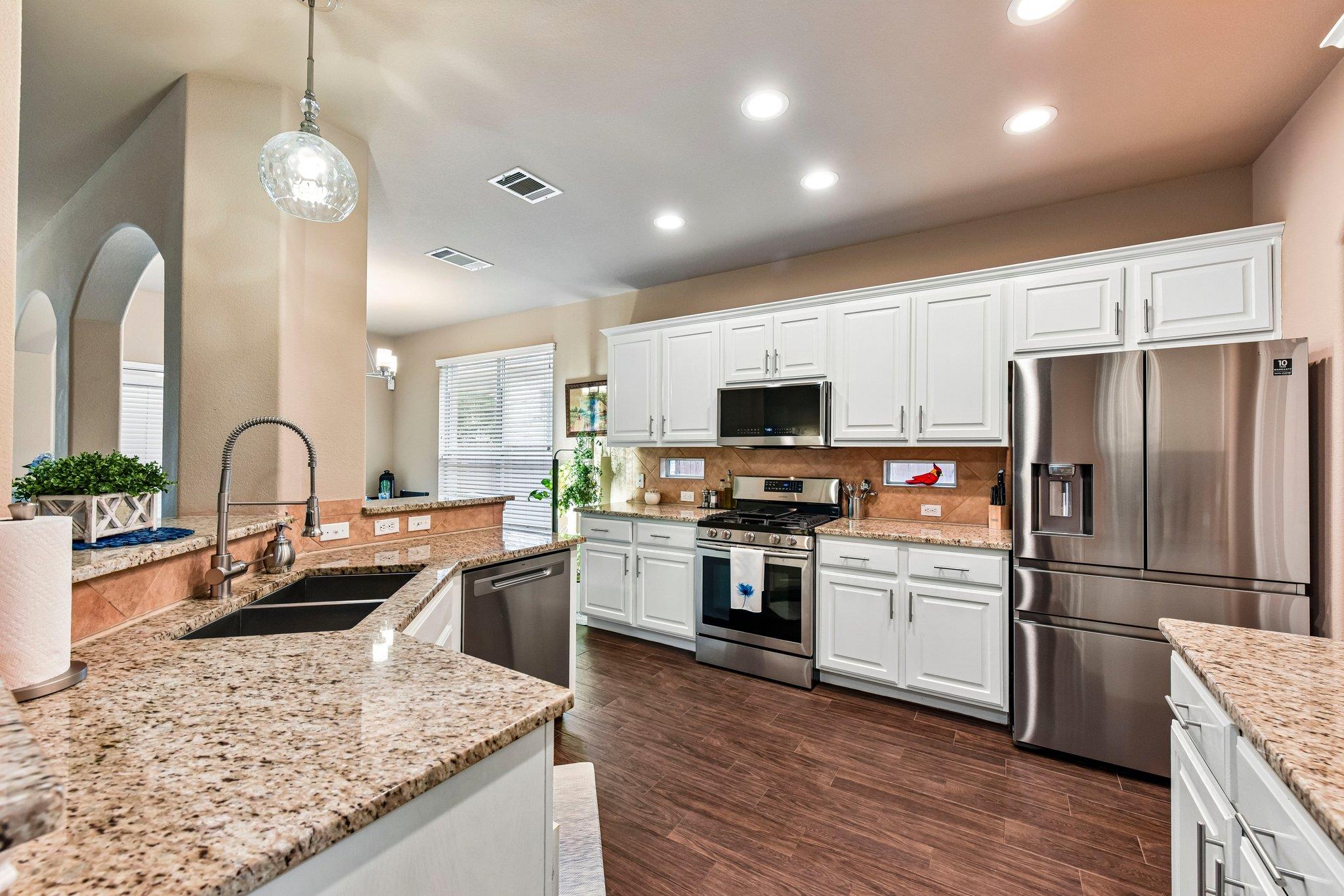 10216 Anahuac Trl Property Photo 7