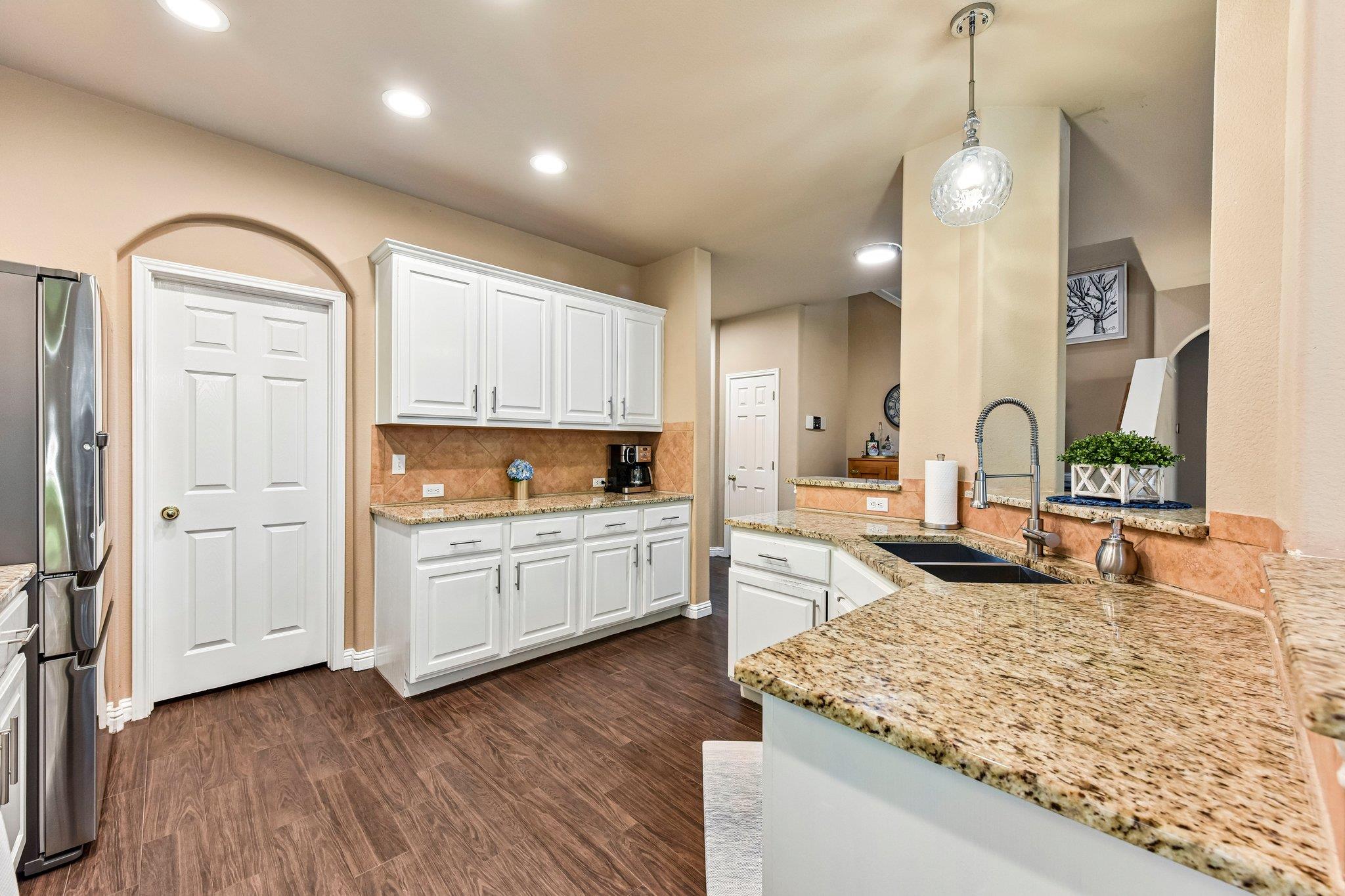 10216 Anahuac Trl Property Photo 8
