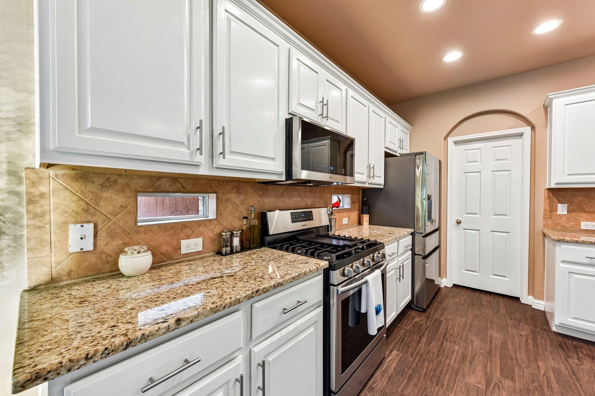 10216 Anahuac Trl Property Photo 10