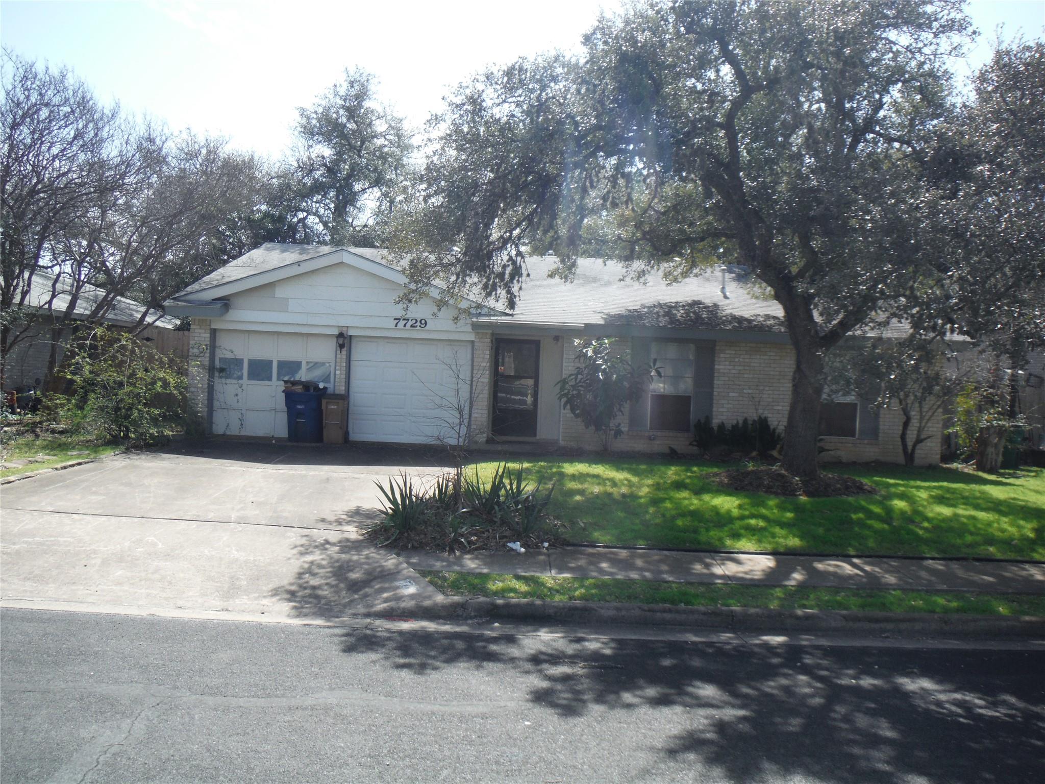 7729 Croftwood Dr Property Photo