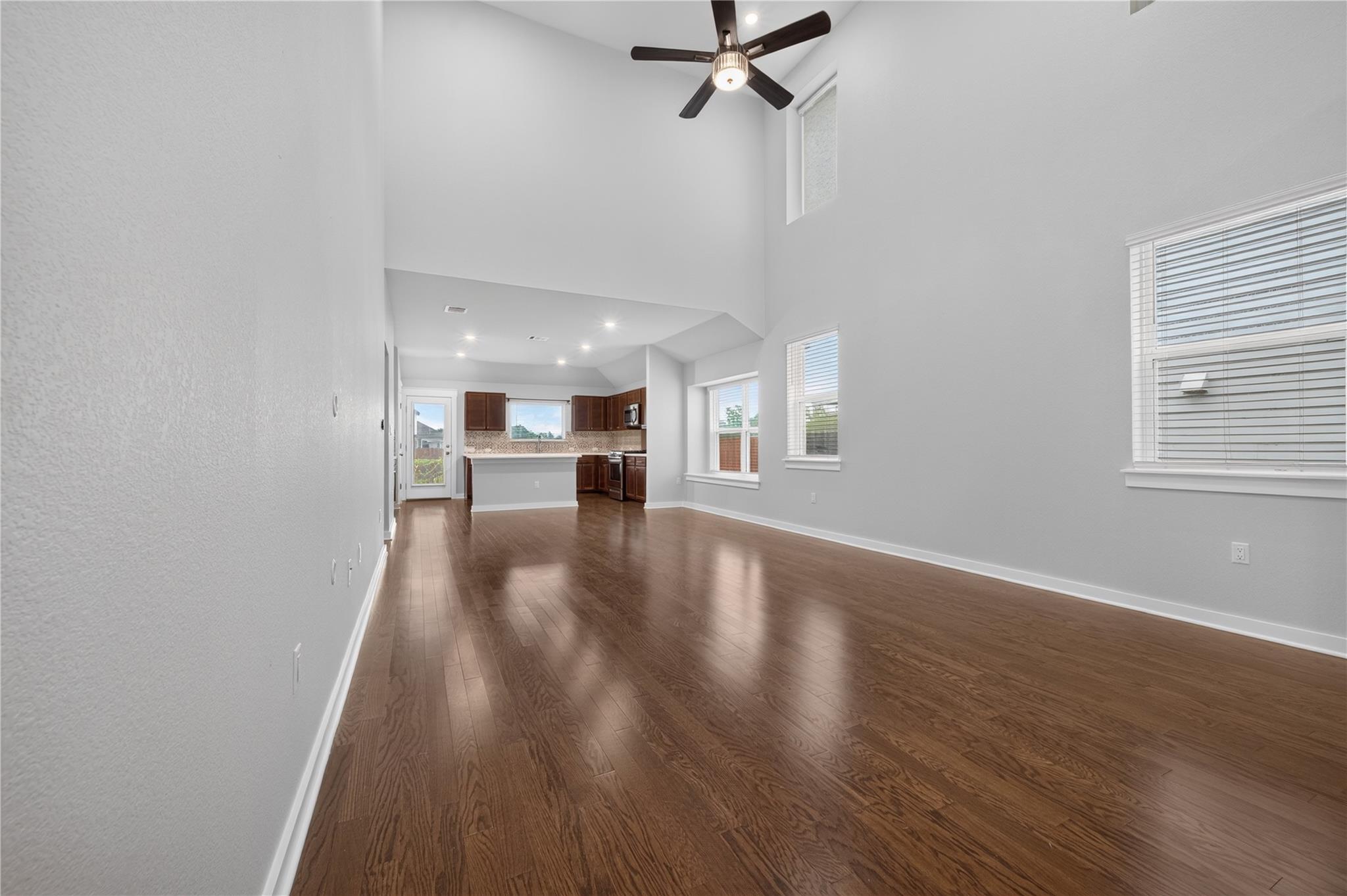 6904 Pleasanton Pkwy Property Photo 5