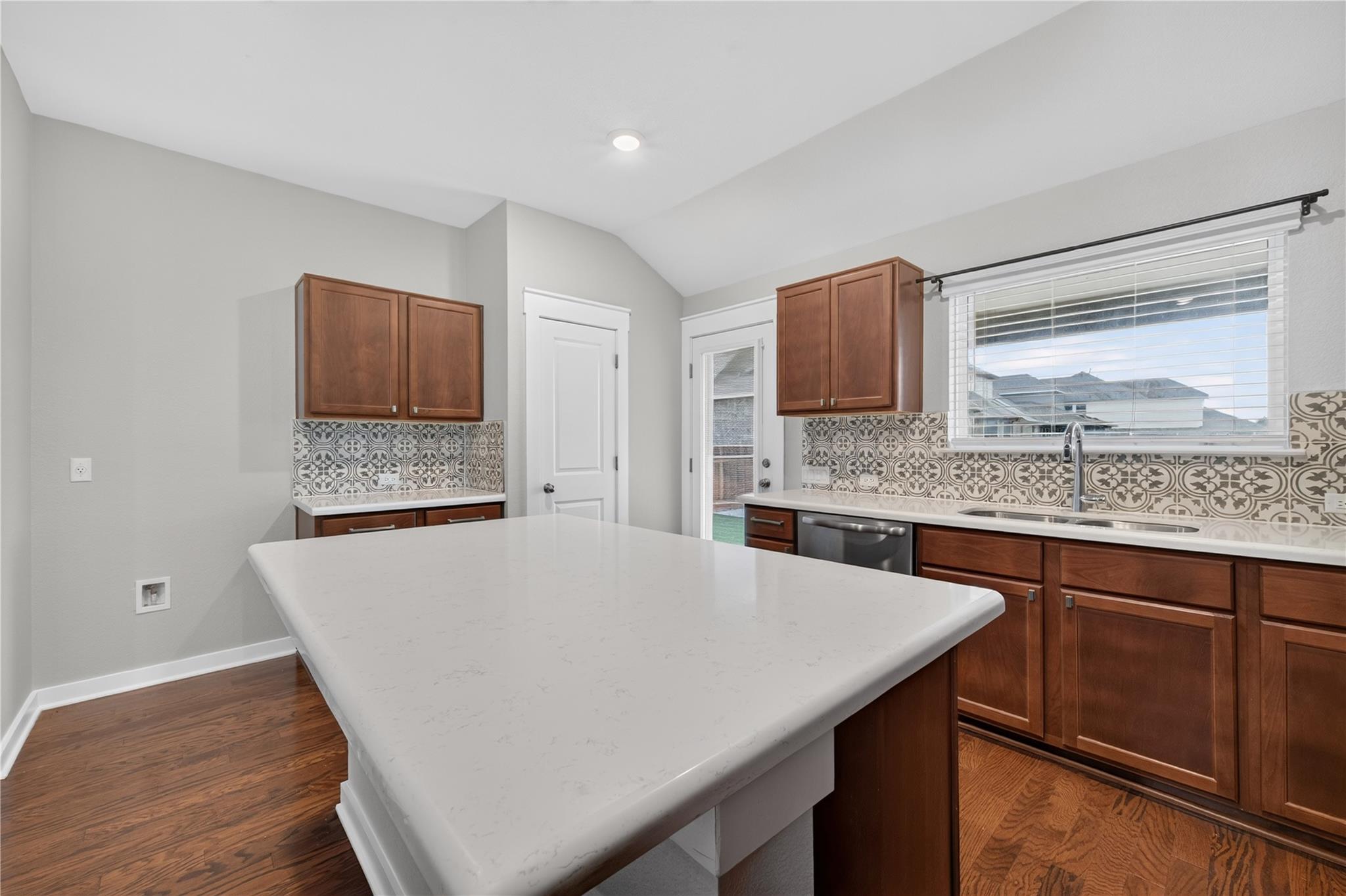6904 Pleasanton Pkwy Property Photo 10