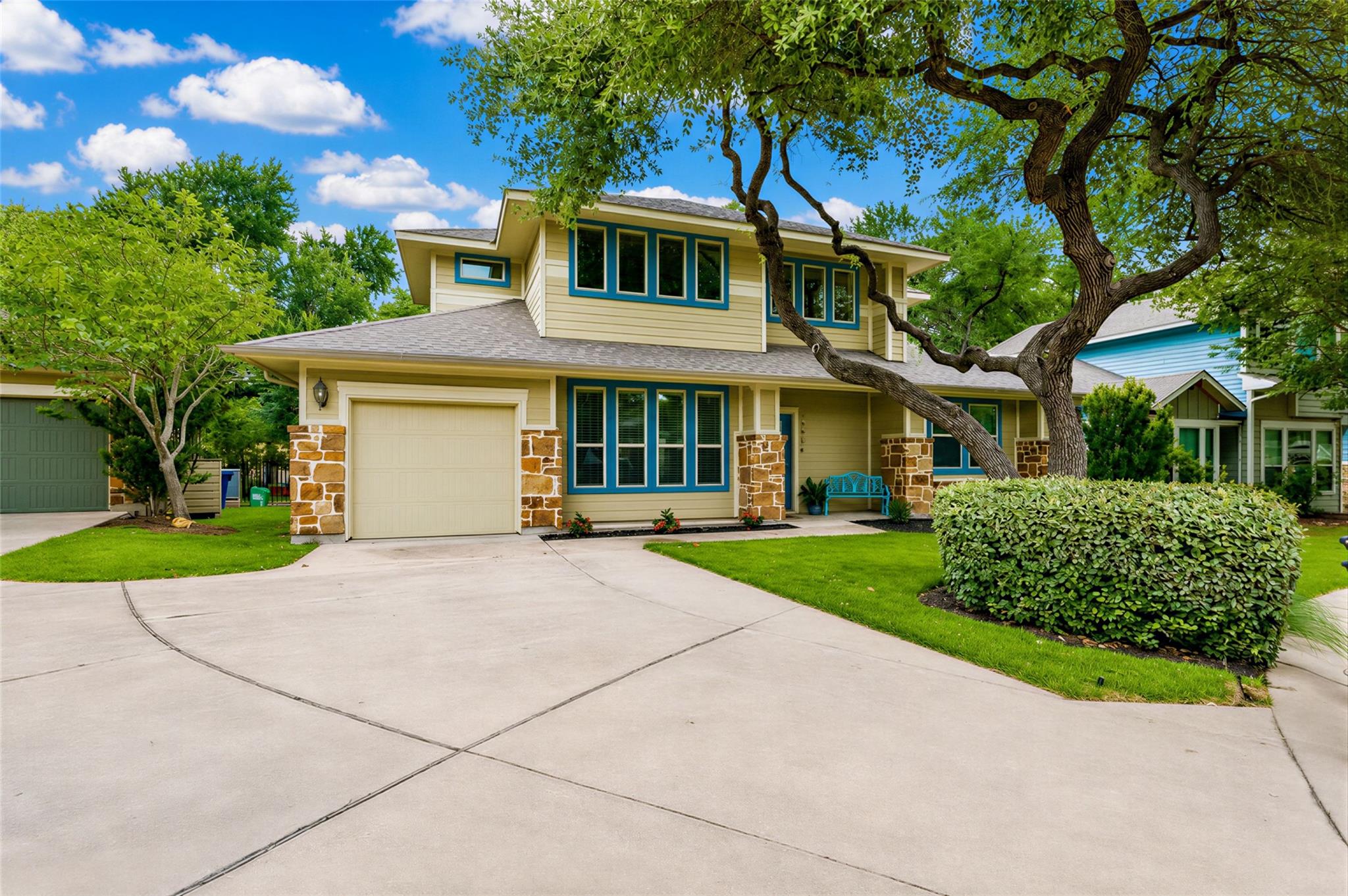 10904 Railway Ln Property Photo 1
