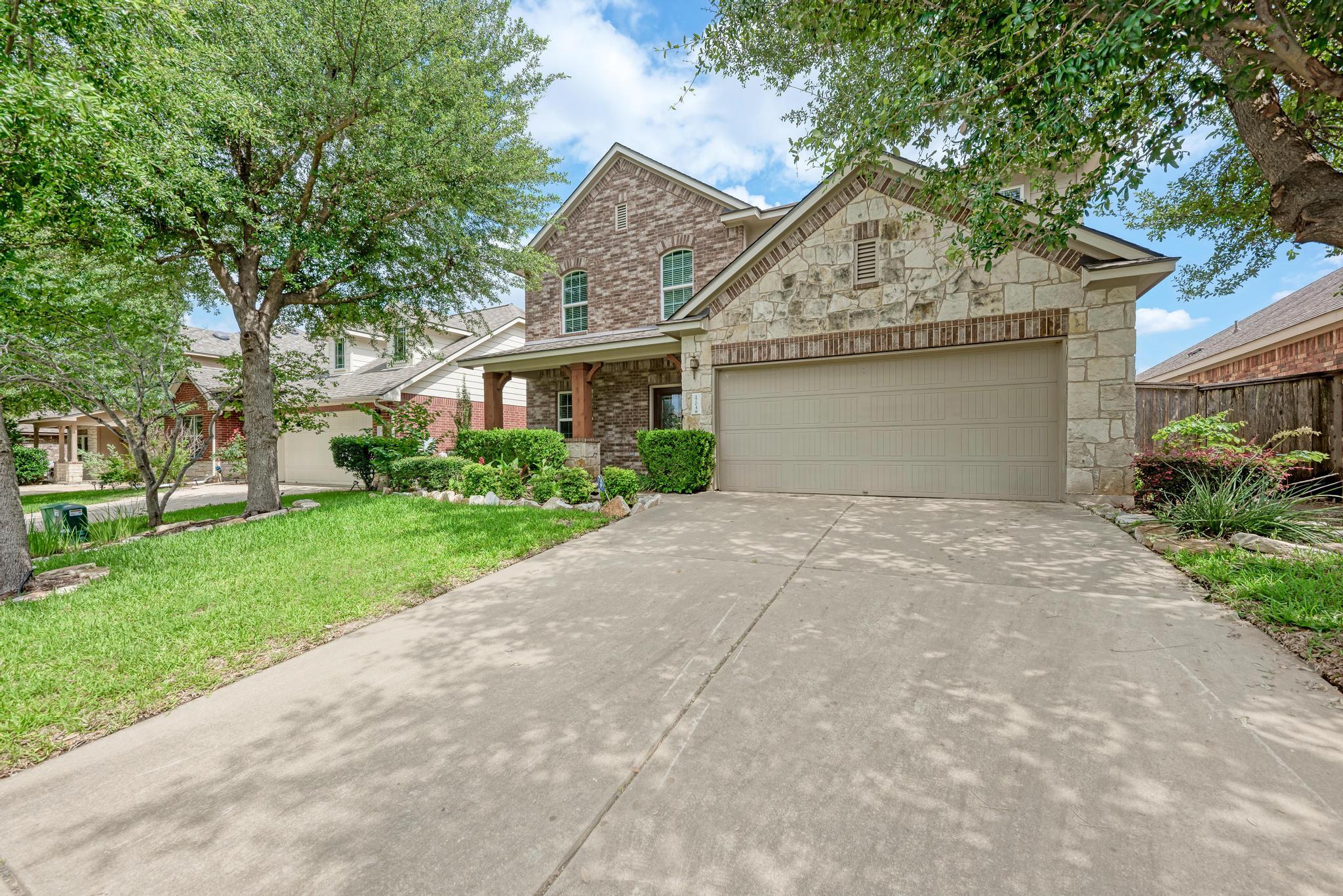 1704 Stonehaven Ln Property Photo 2