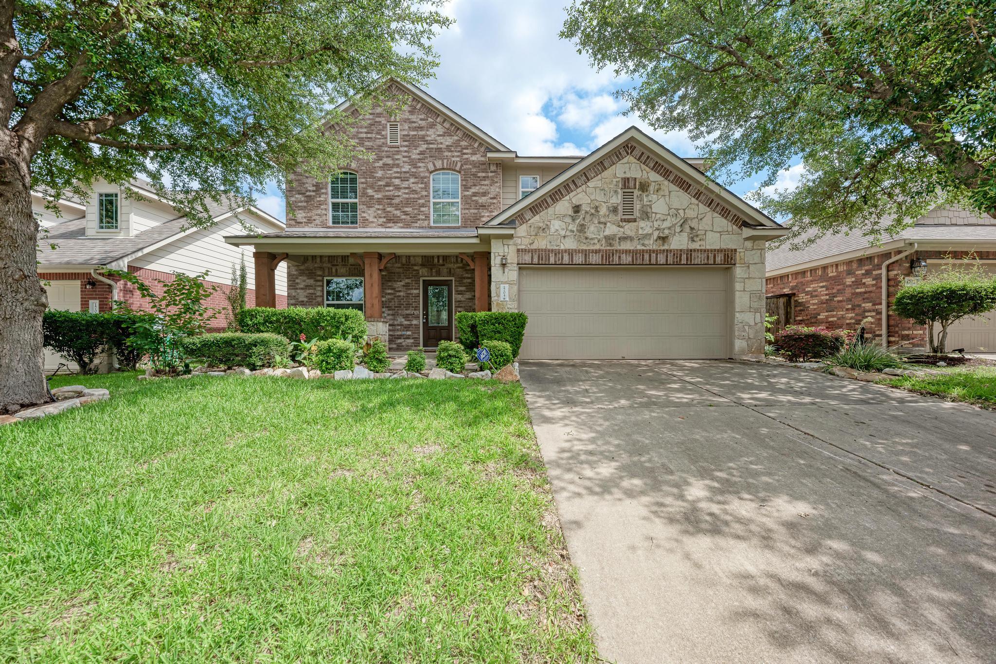 1704 Stonehaven Ln Property Photo 3