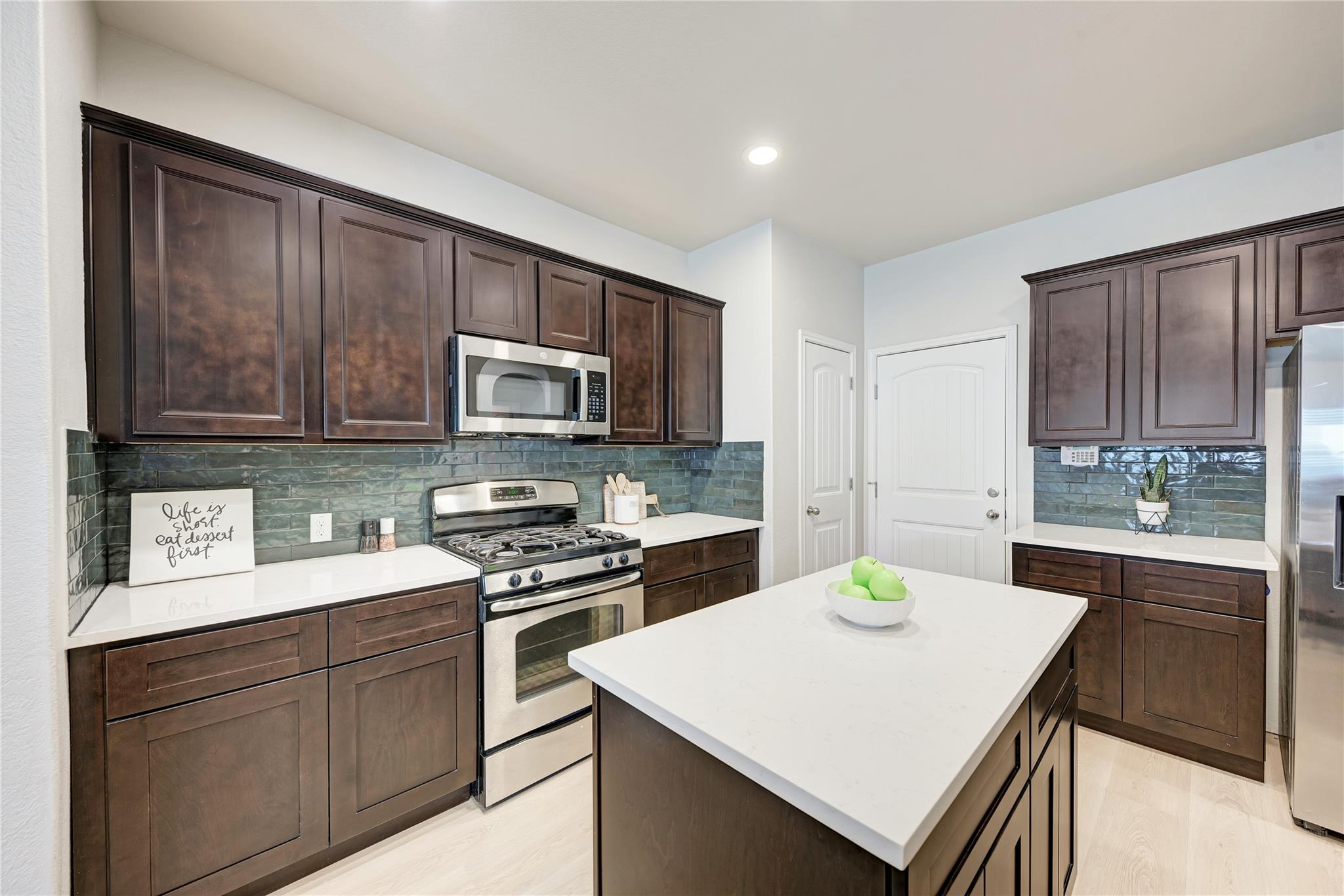 1704 Stonehaven Ln Property Photo 20