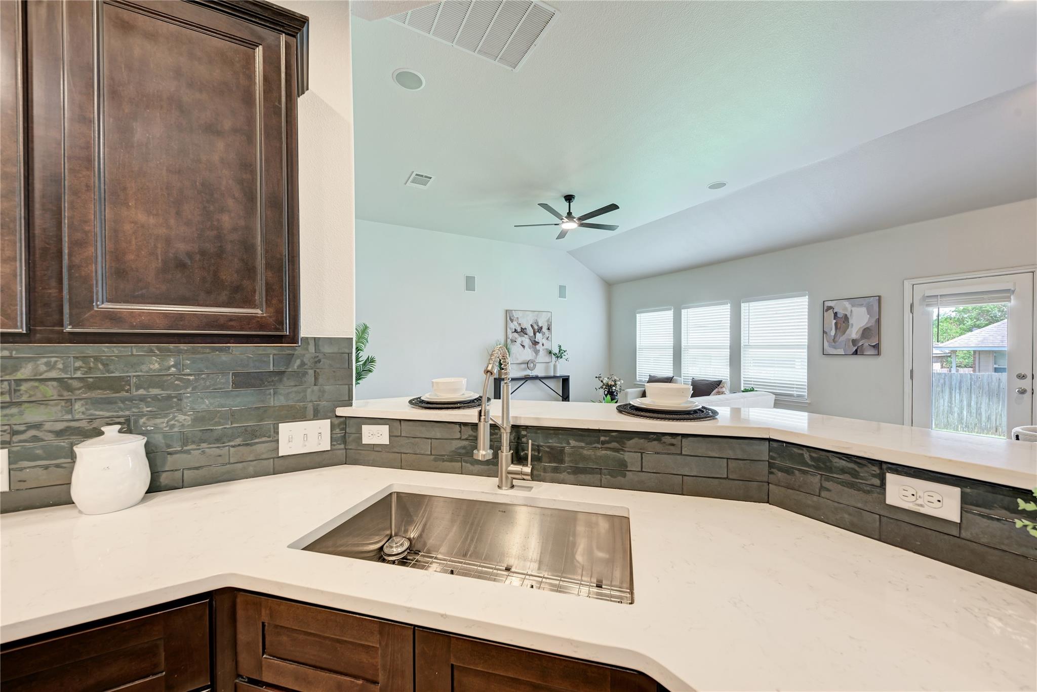 1704 Stonehaven Ln Property Photo 23