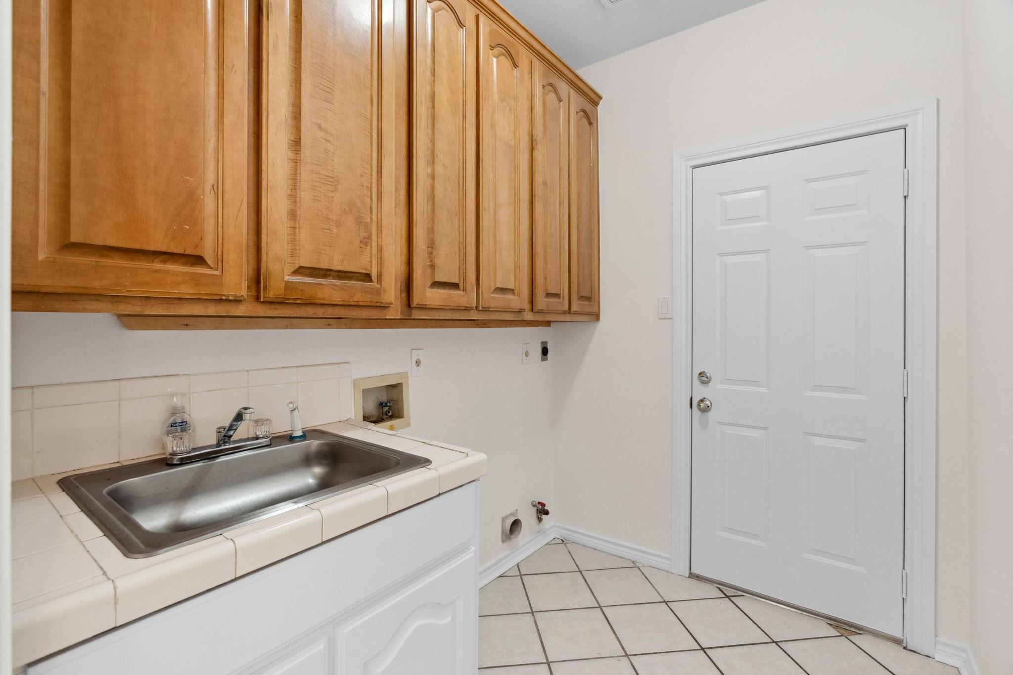 3600 Sawmill Dr Property Photo 20