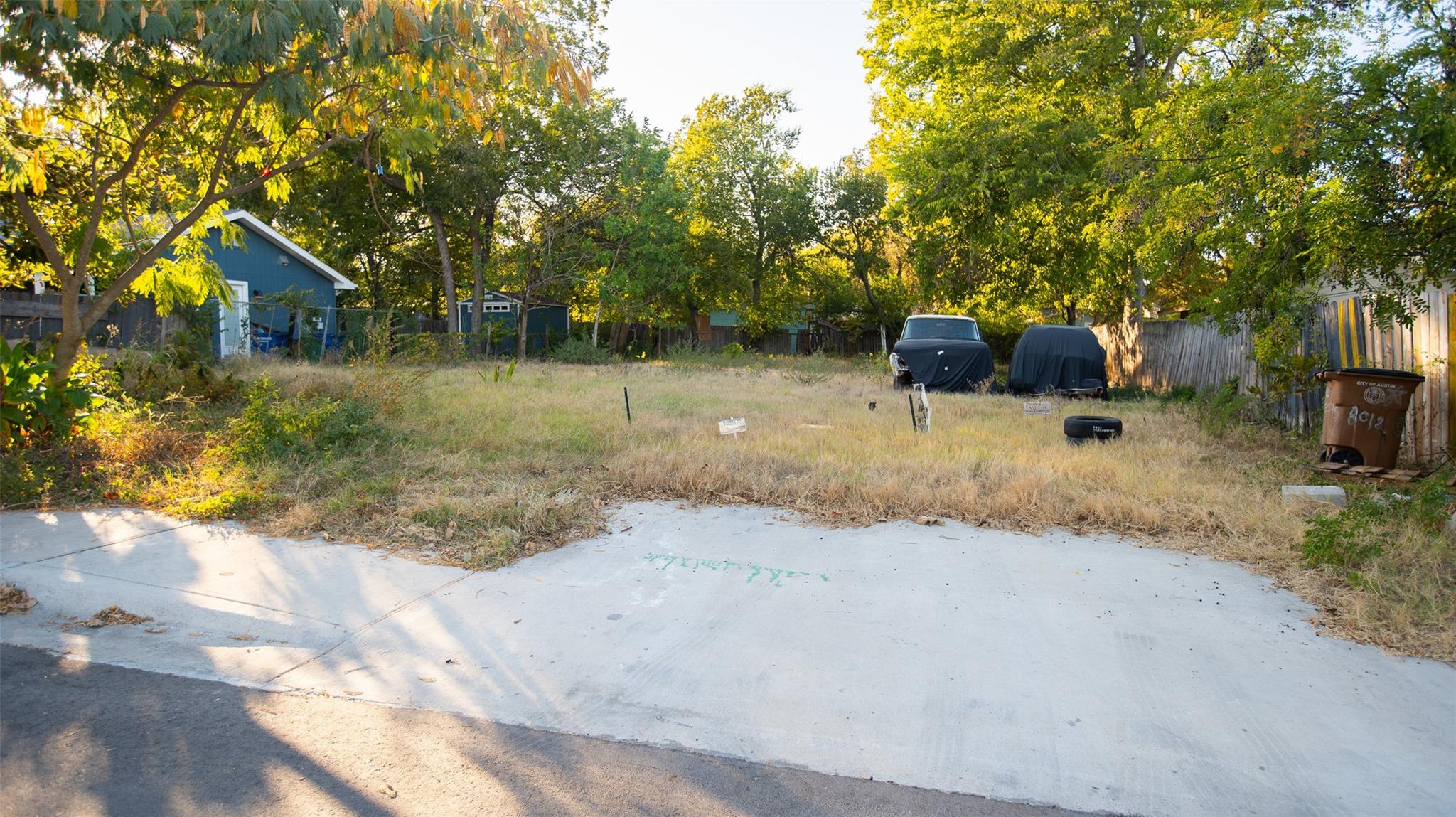 8012 Gault St Property Photo 2