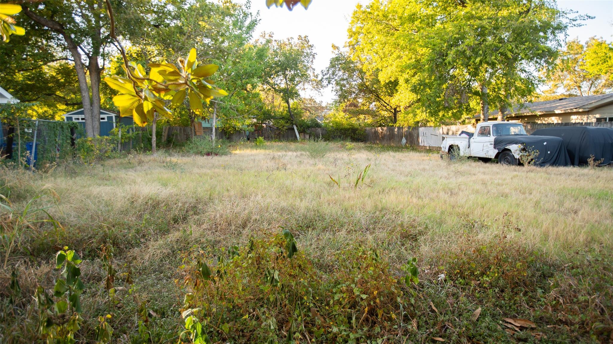 8012 Gault St Property Photo 3