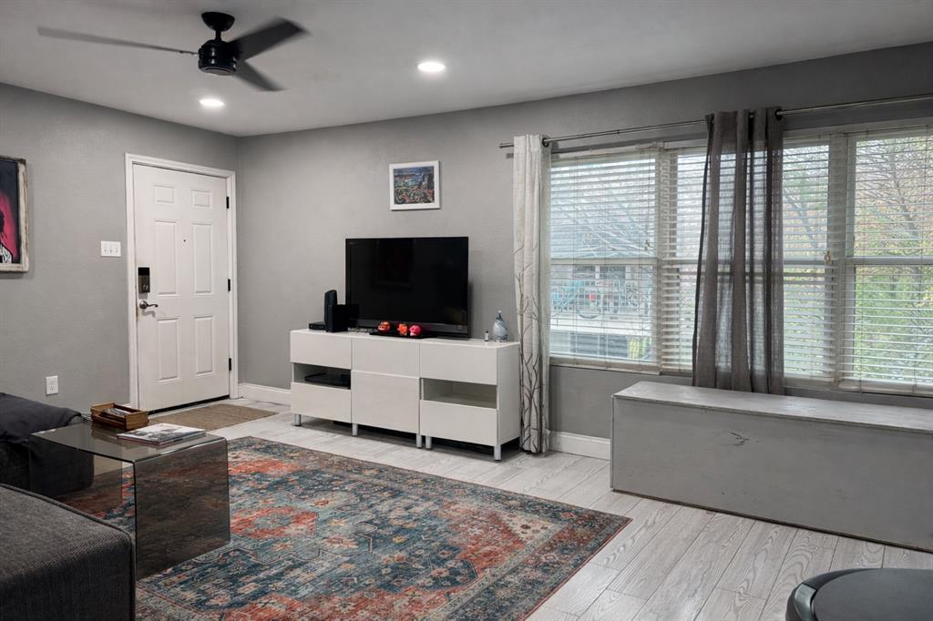 2450 Ashdale Dr #210 Property Photo 4