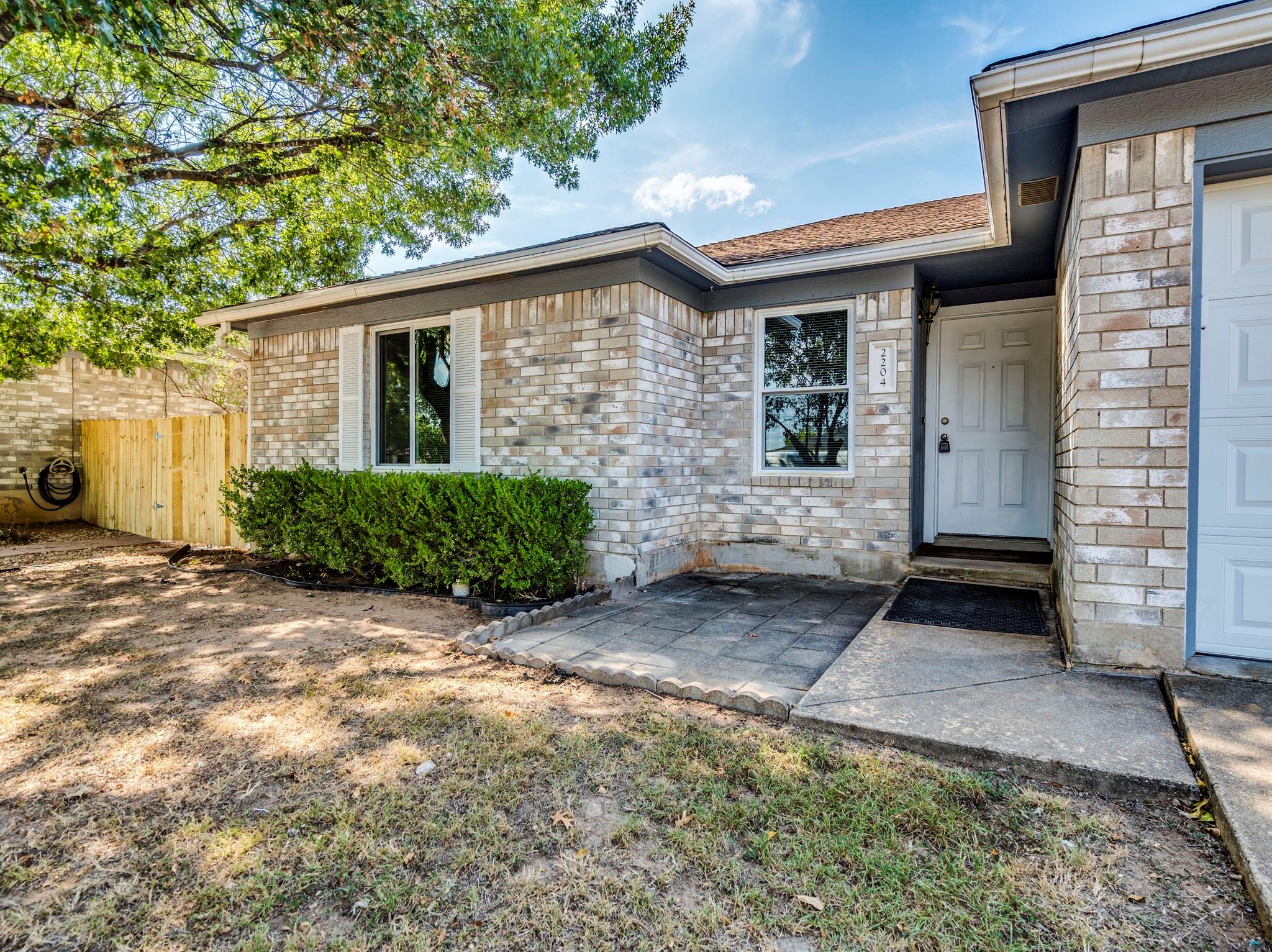 2204 Clayton Way Property Photo 3