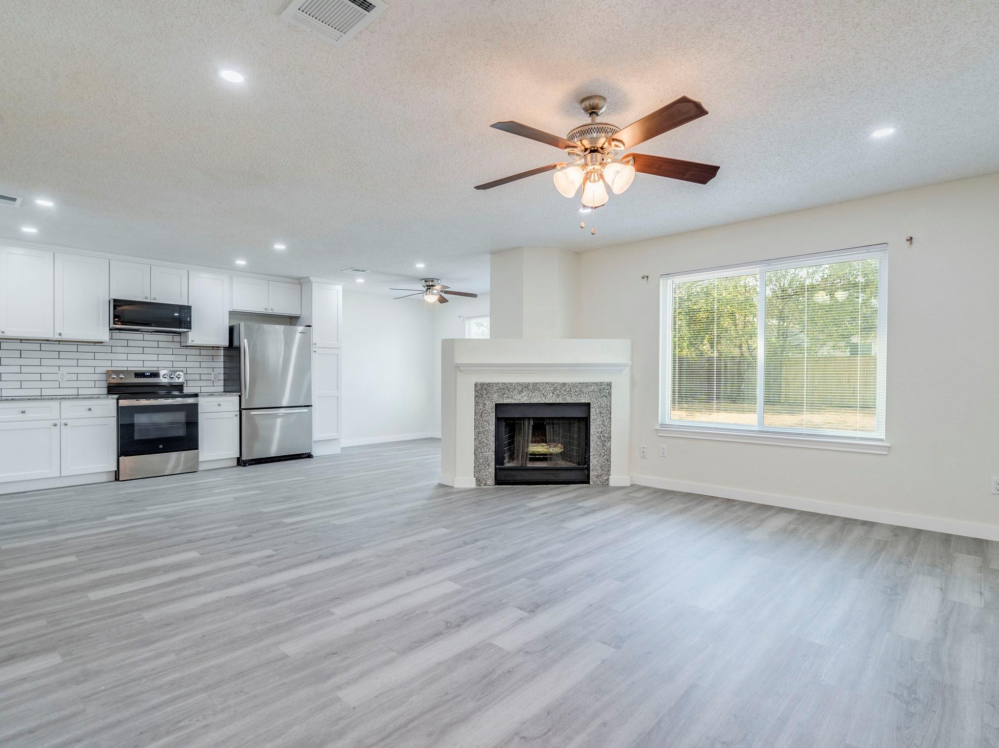 2204 Clayton Way Property Photo 4