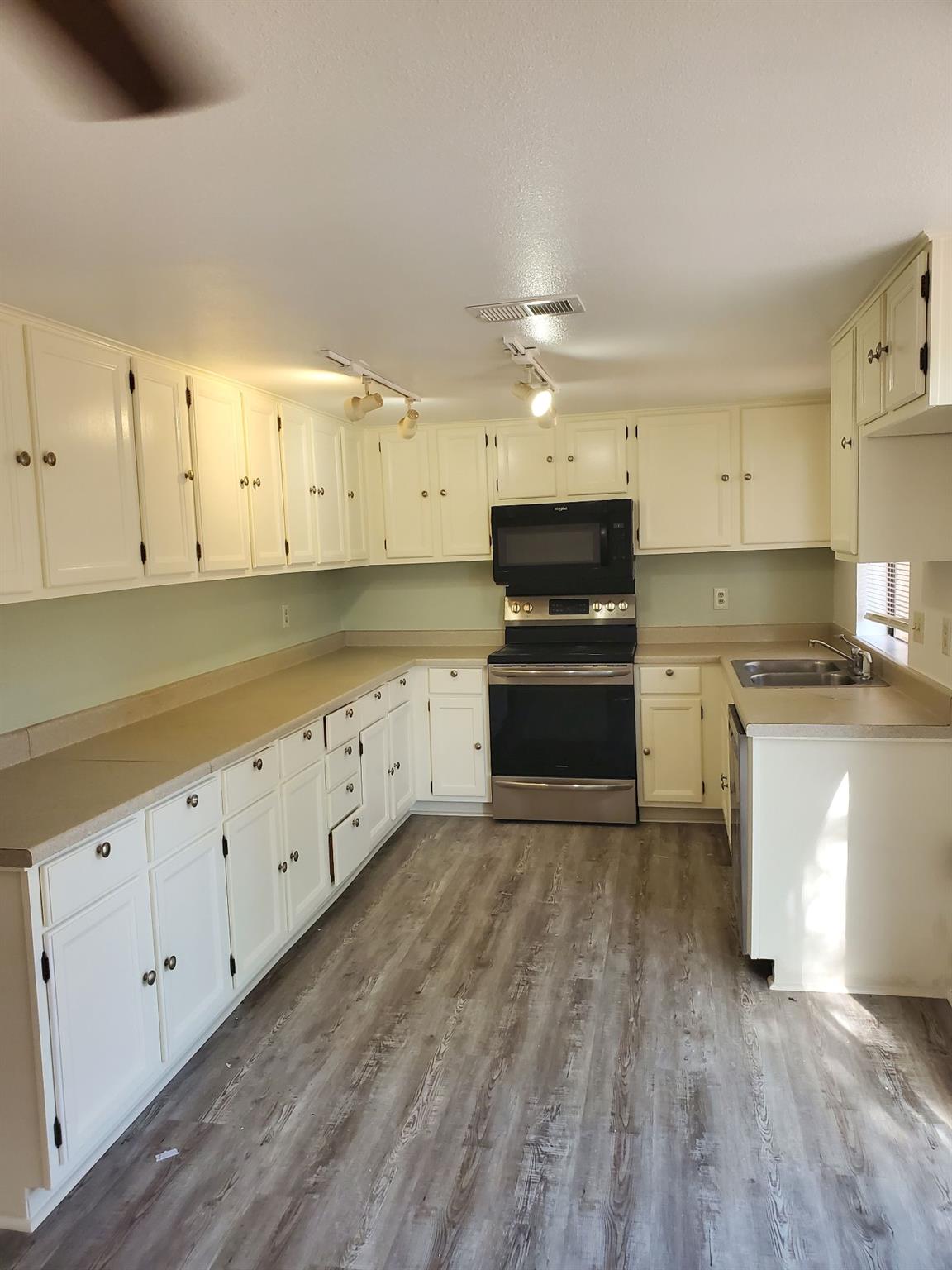 8716 Clearbrook Trl #a Property Photo 10
