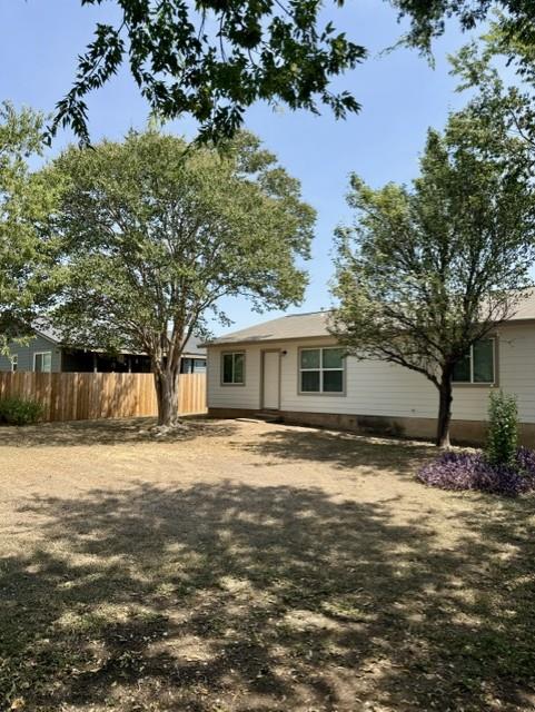 1809 Easton Dr Property Photo 2