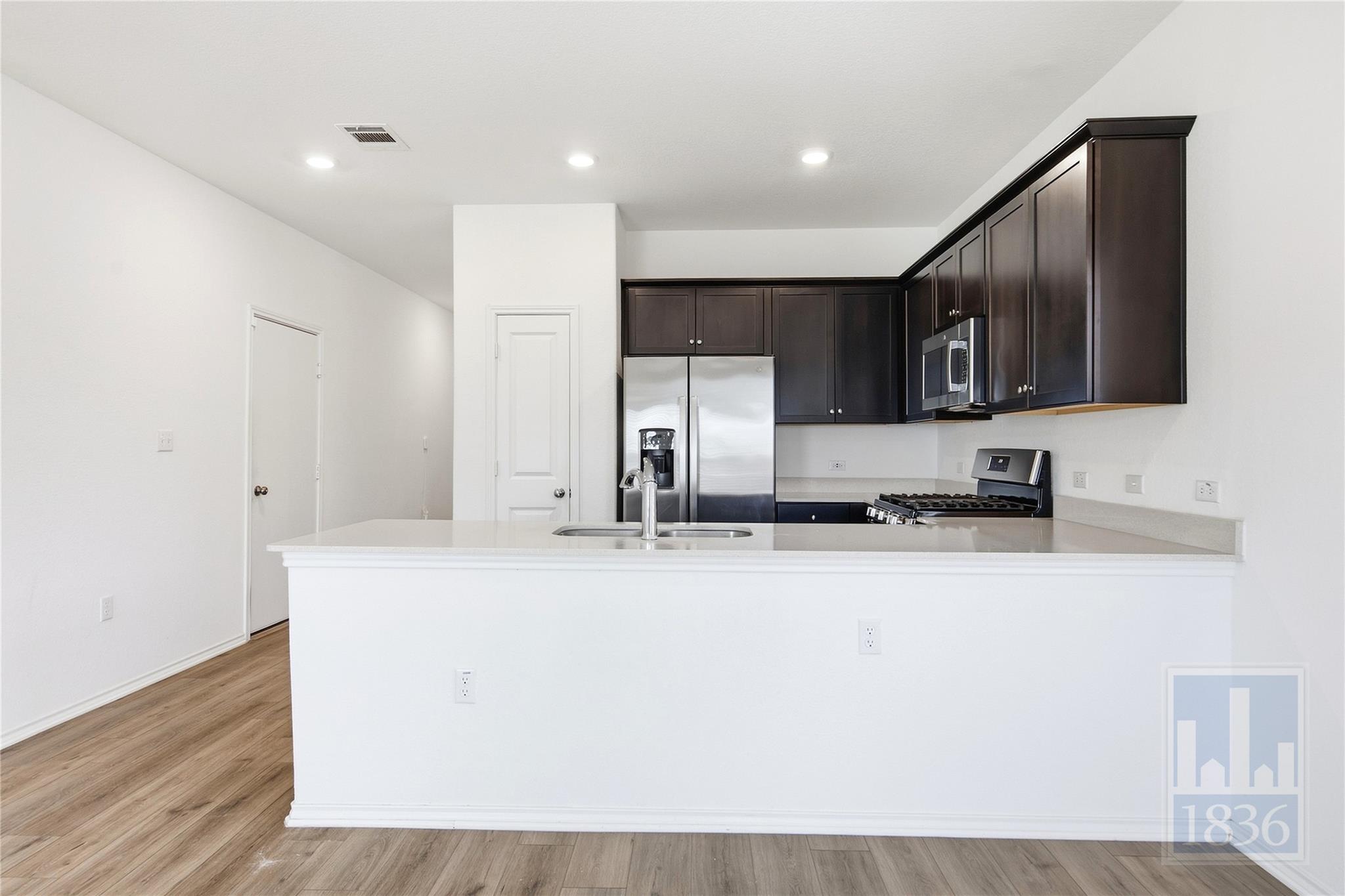 13705 Menard Way Property Photo 4