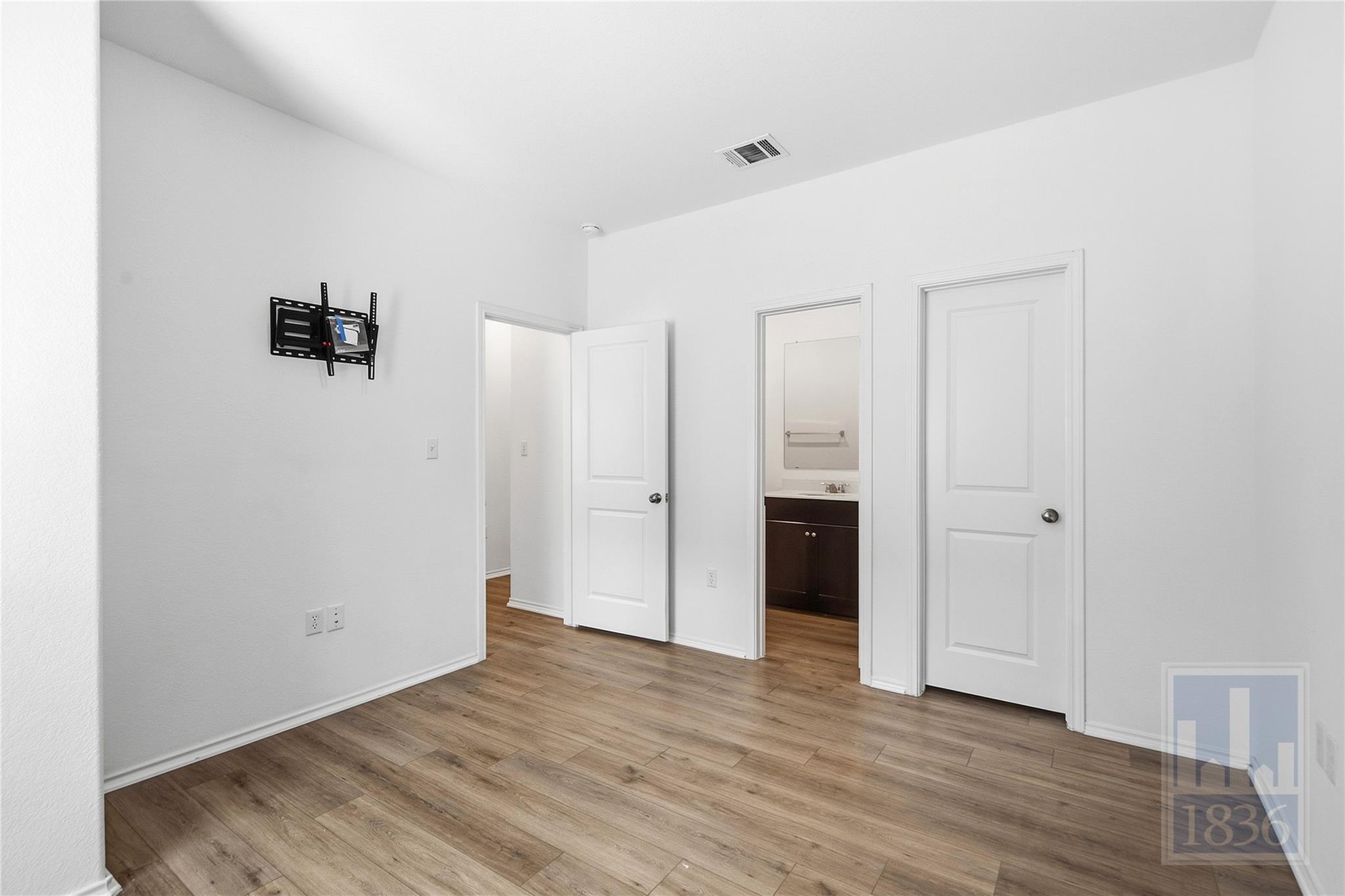 13705 Menard Way Property Photo 8