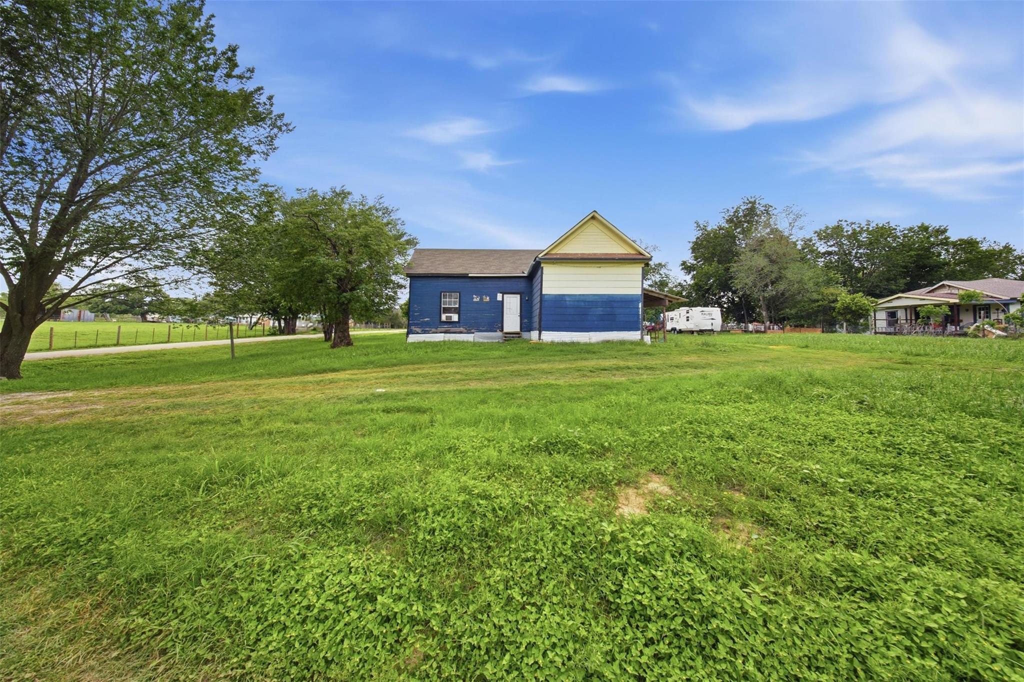 148 Brenham St Property Photo 24
