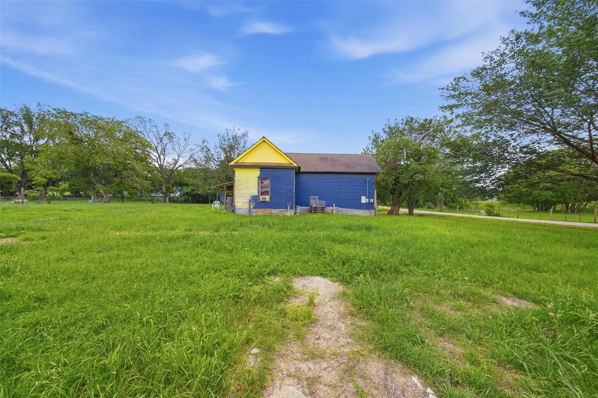 148 Brenham St Property Photo 25