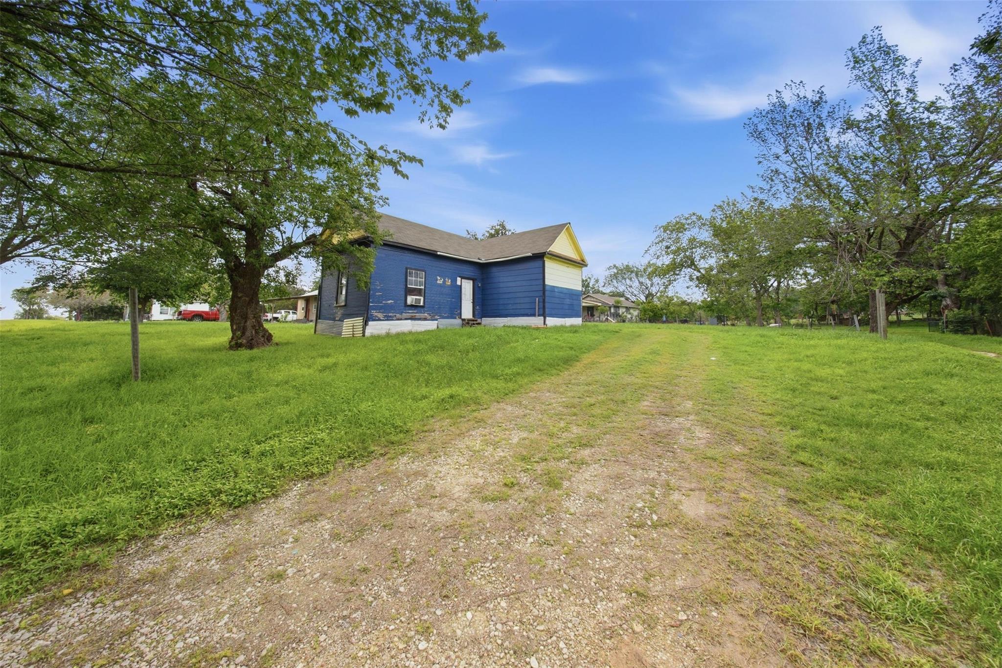 148 Brenham St Property Photo 26