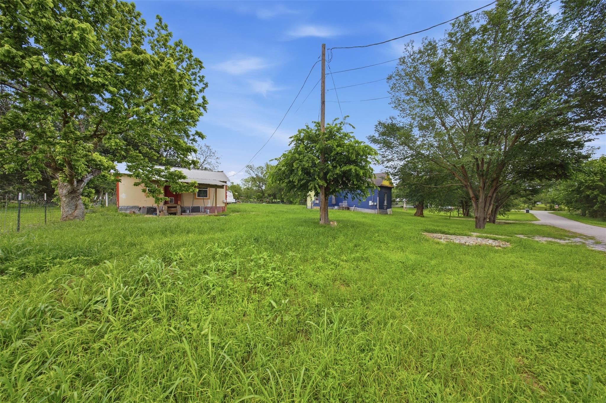 148 Brenham St Property Photo 28